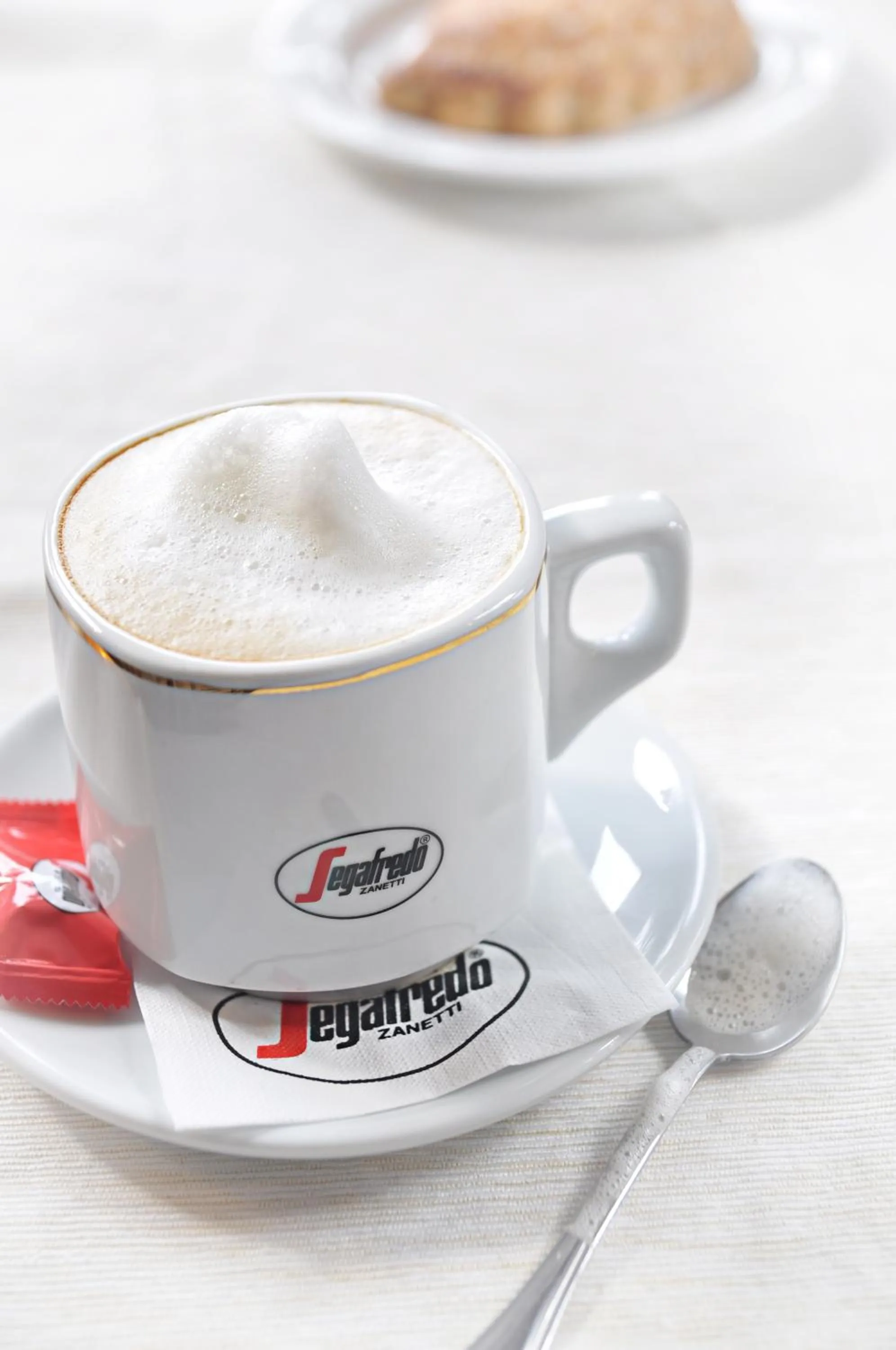 Restaurant/places to eat in Ahotel