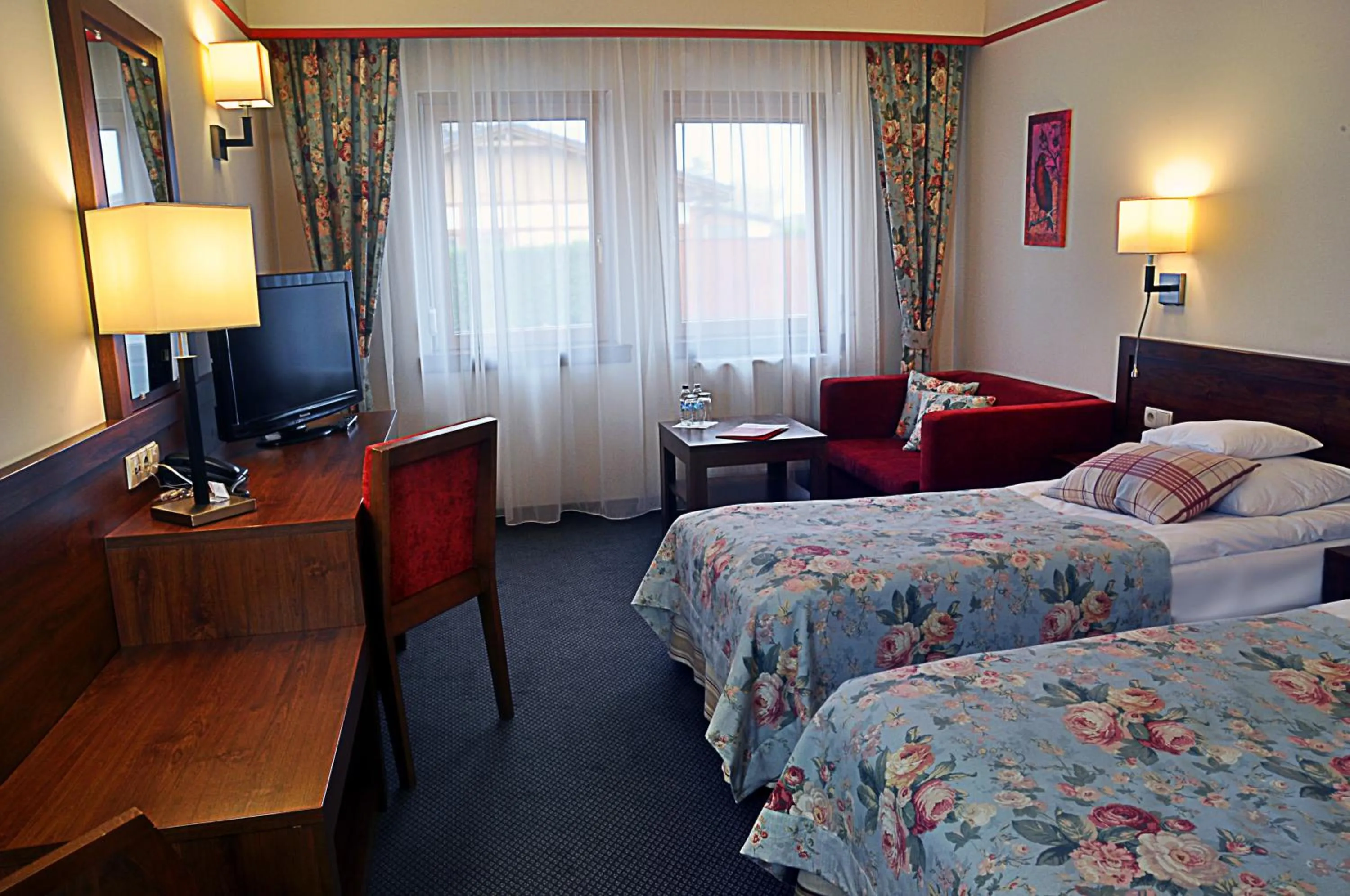 Photo of the whole room, Bed in Ahotel