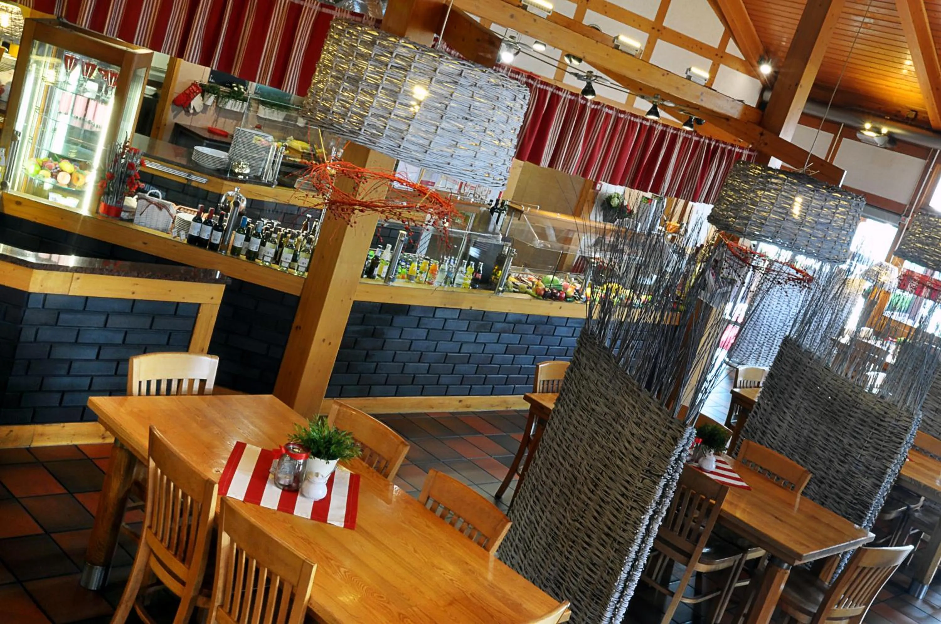 Restaurant/places to eat in Ahotel