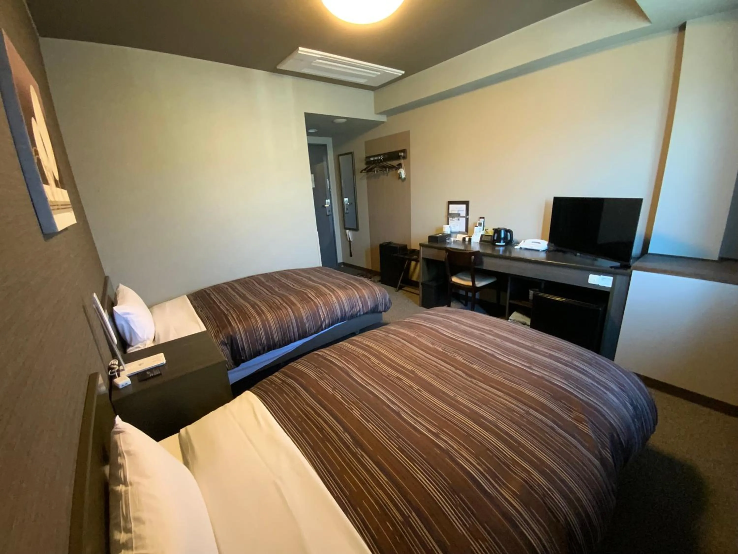 Photo of the whole room, Bed in Hotel Route-Inn Nakano