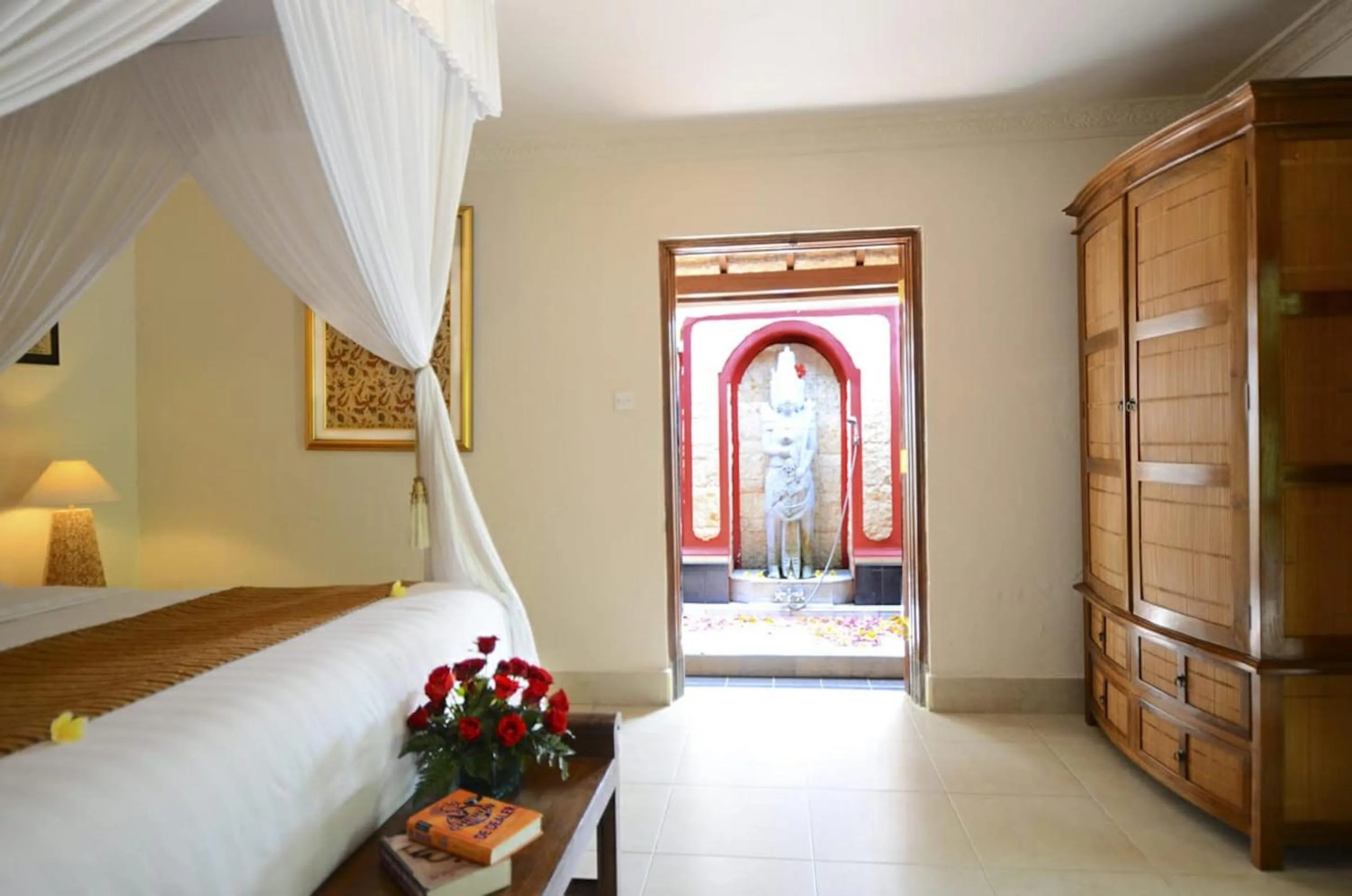 Bed in Tirta Ayu Hotel and Restaurant