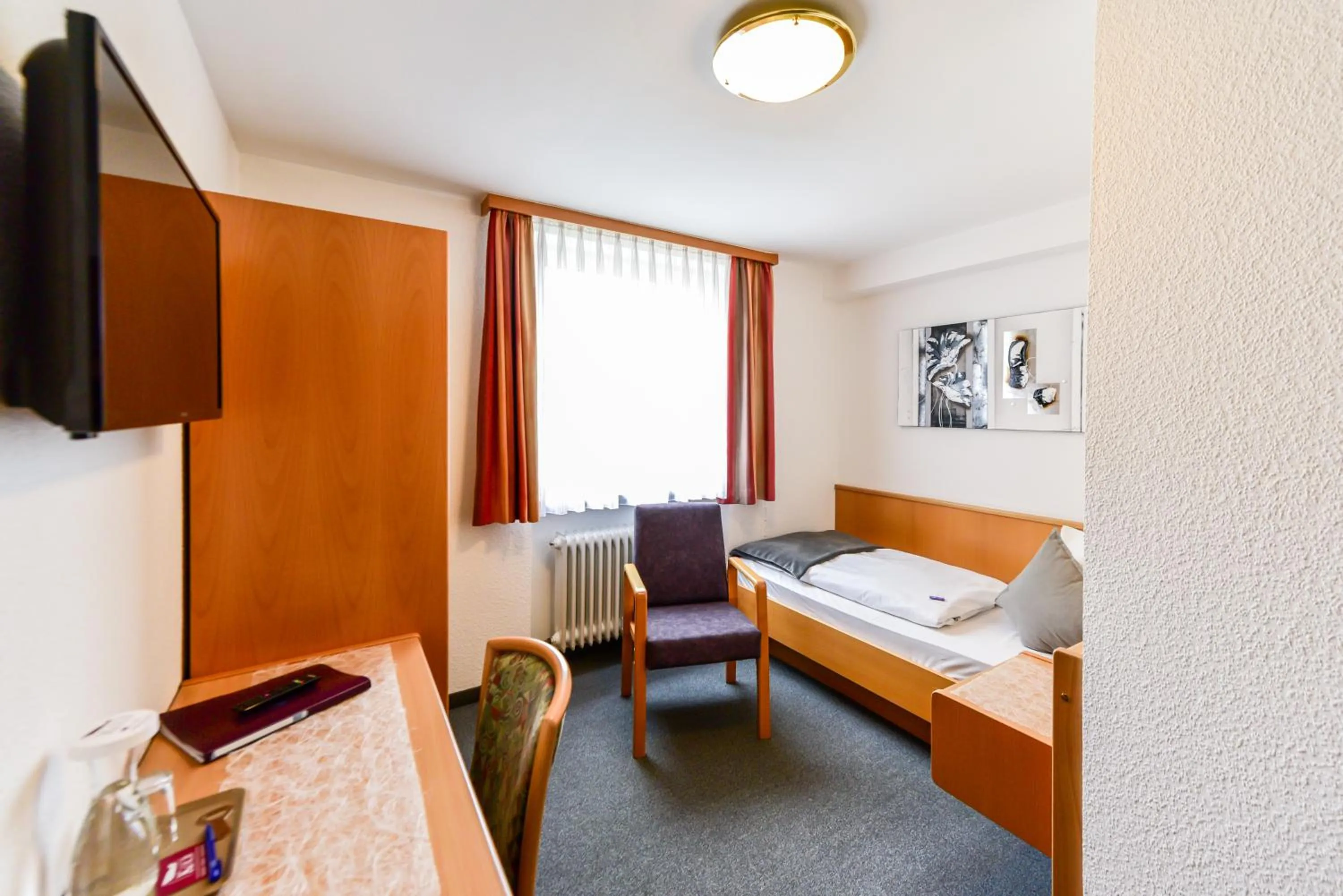 Photo of the whole room, Bed in Gasthof Kolb