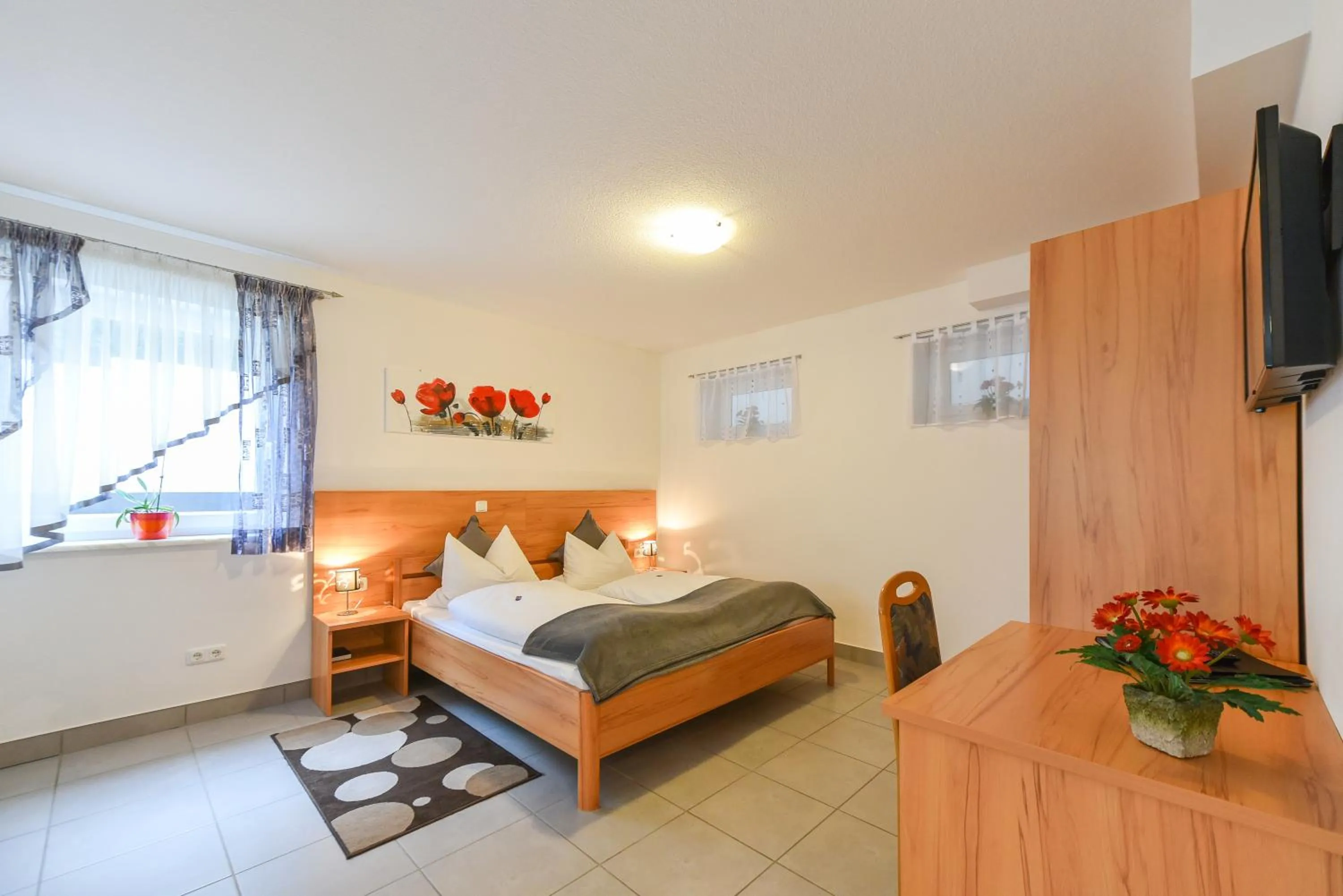 Photo of the whole room, Bed in Gasthof Kolb