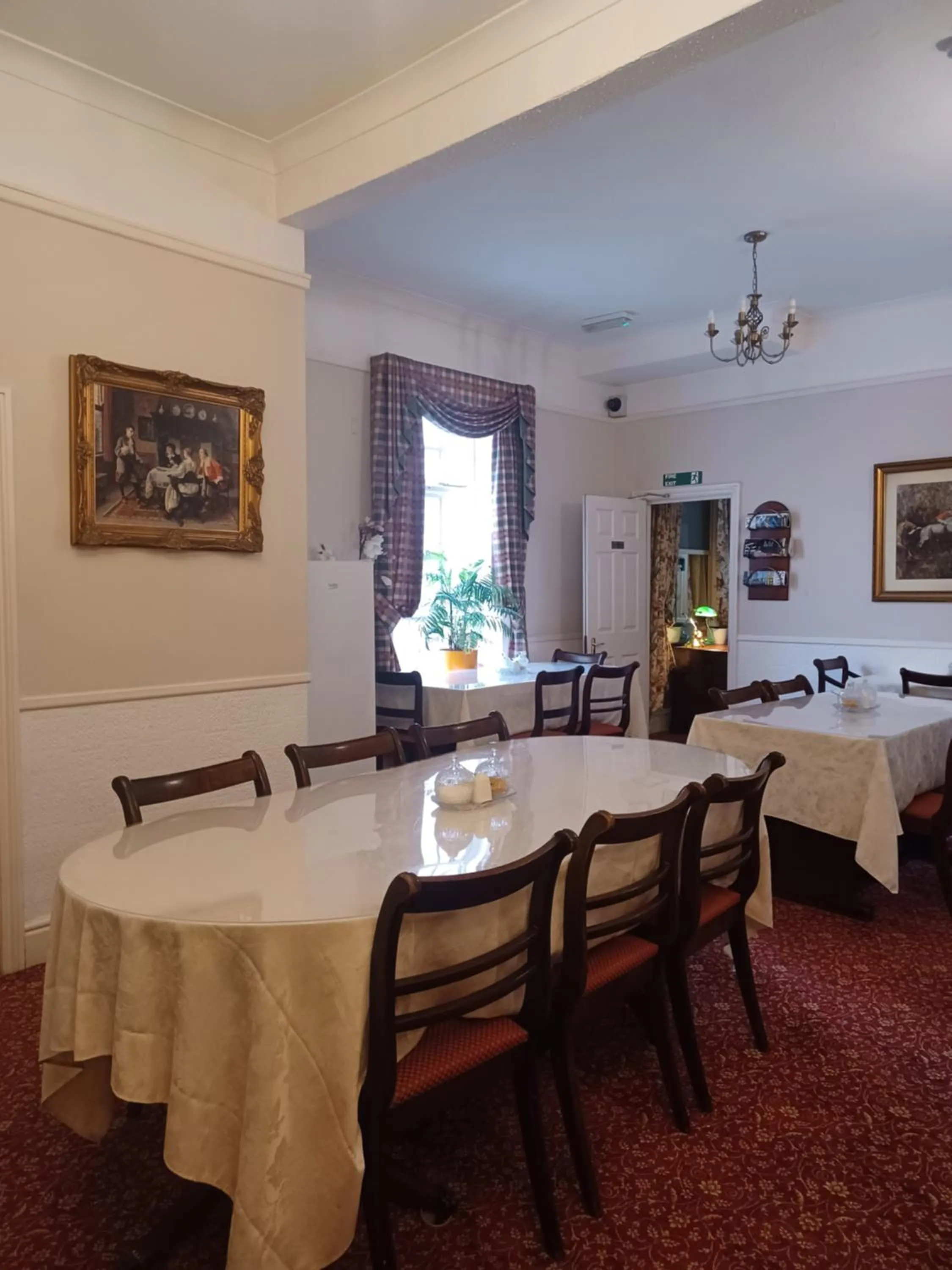 Restaurant/places to eat in Hunters Lodge Guest House