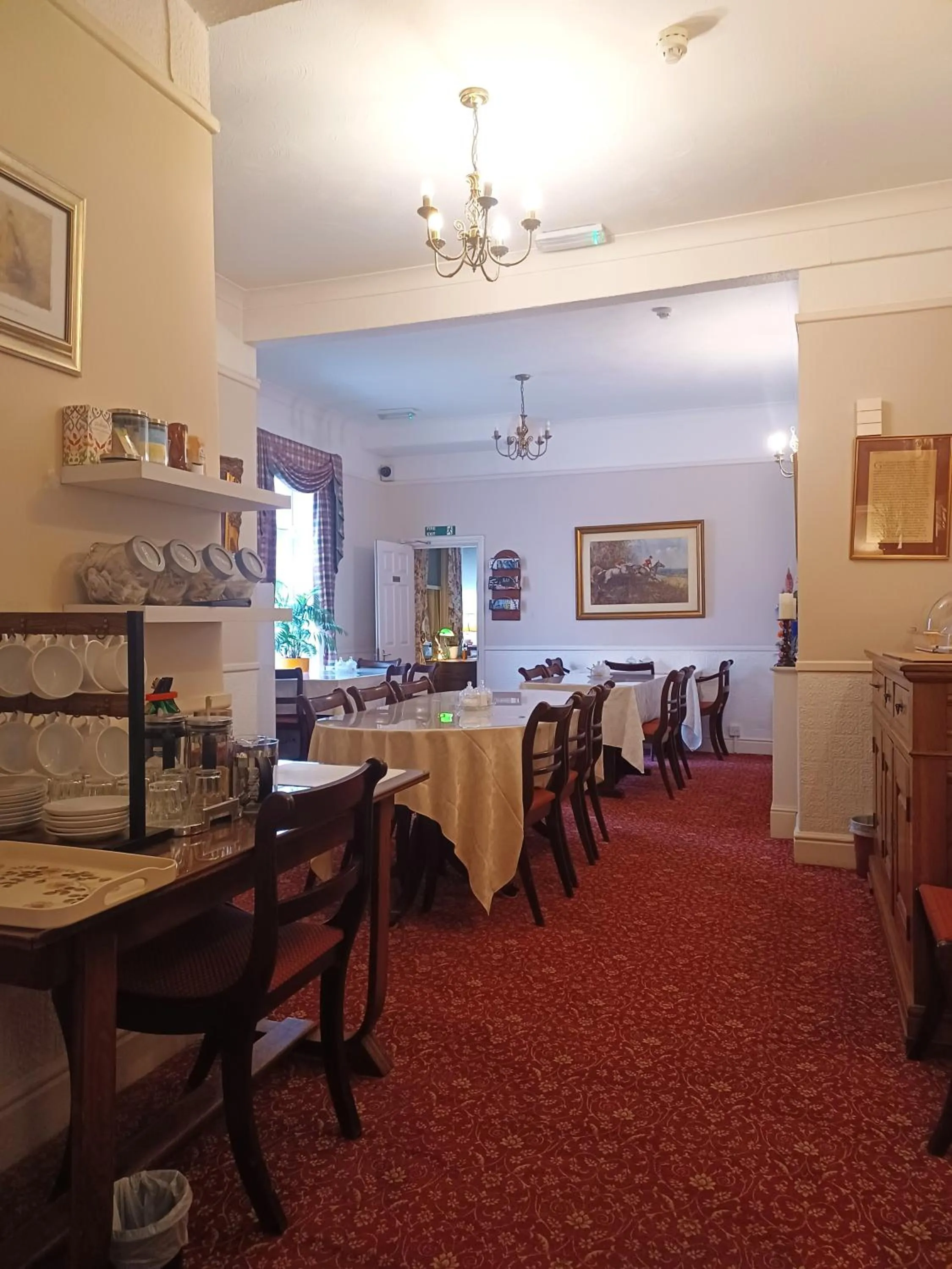 Restaurant/places to eat in Hunters Lodge Guest House