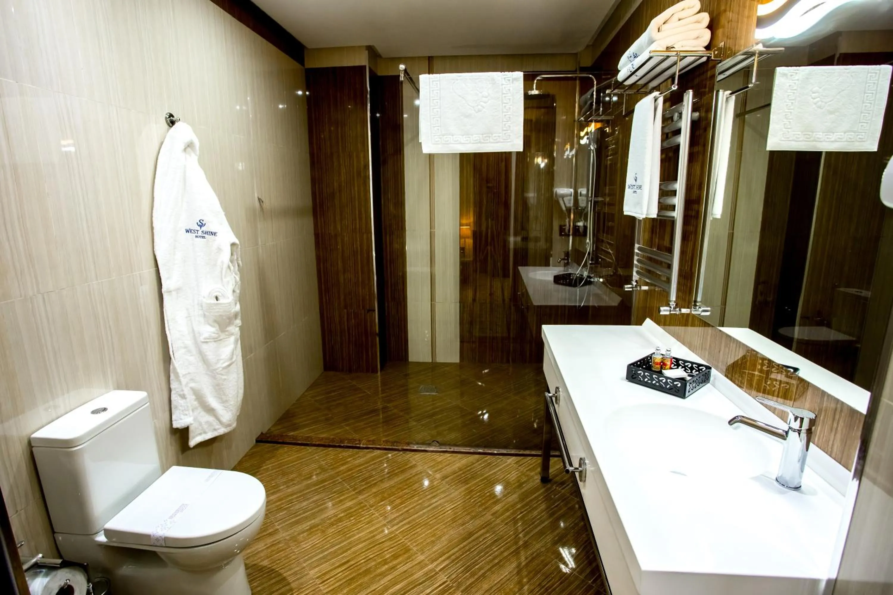 Shower in West Shine Hotel