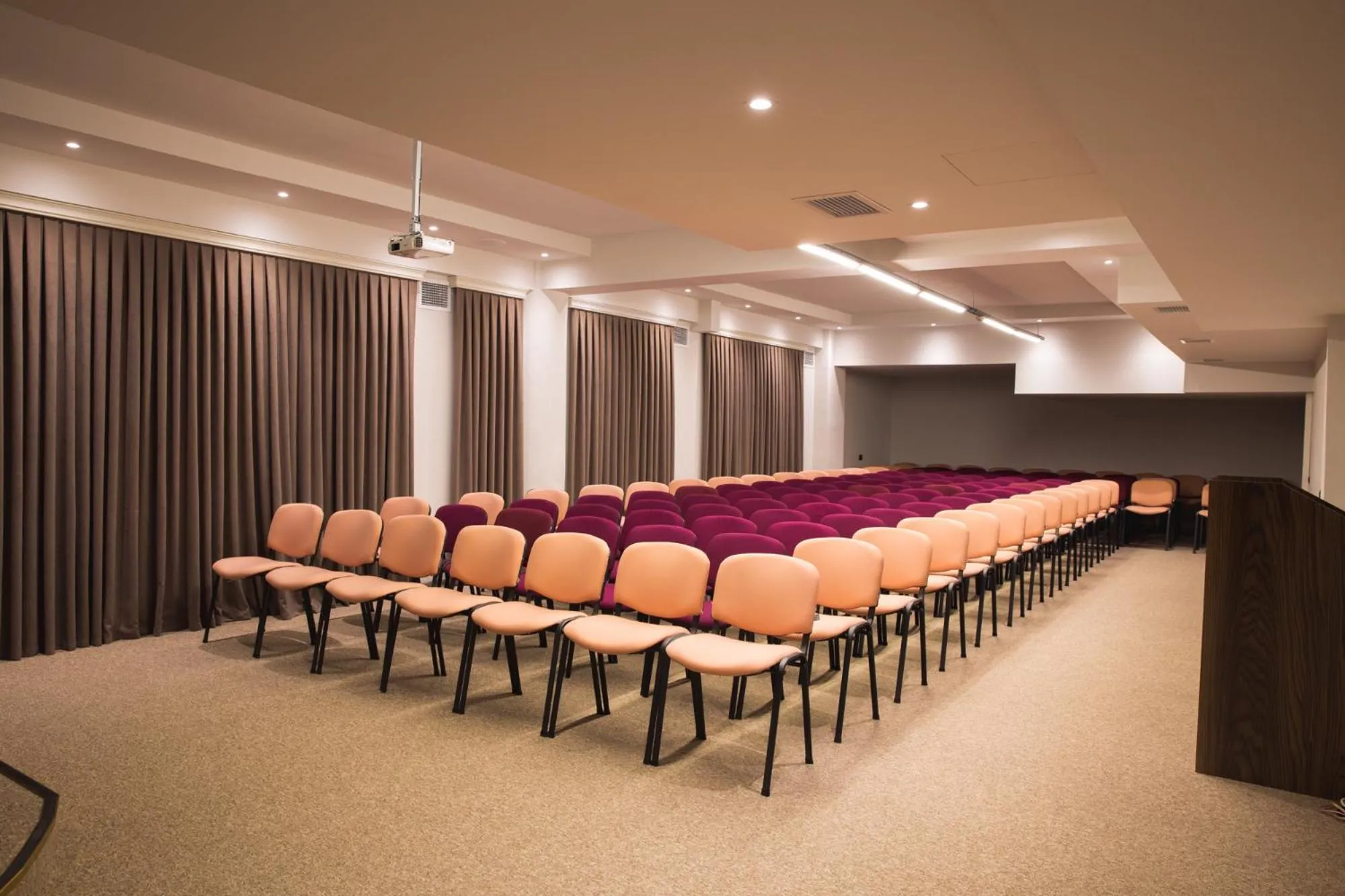 Area and facilities in West Shine Hotel