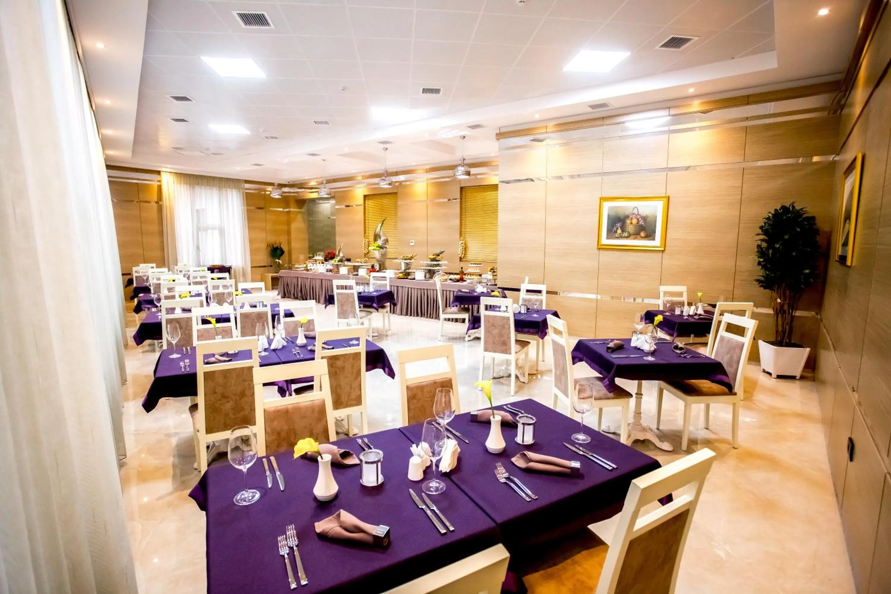 Restaurant/places to eat in West Shine Hotel