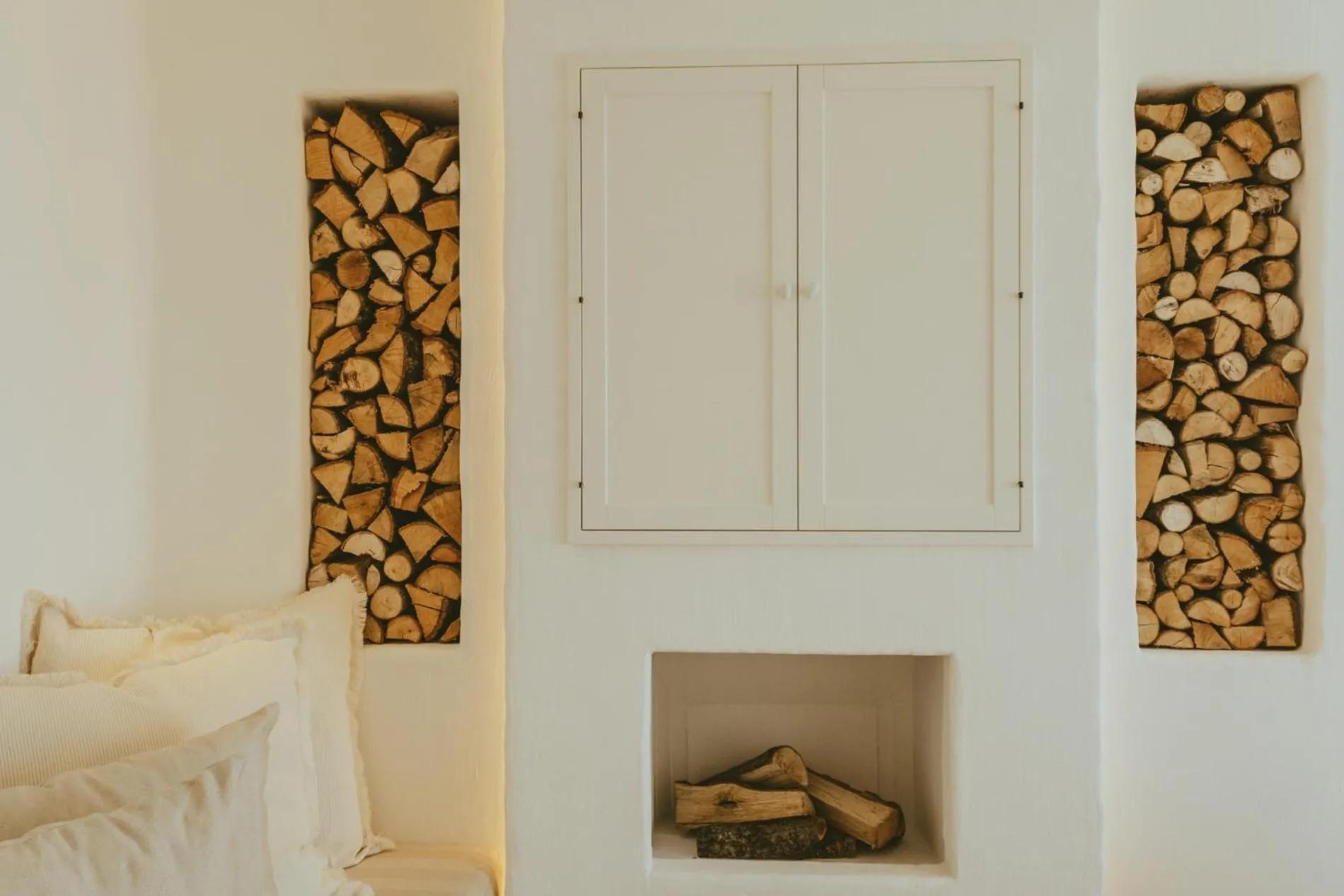 Decorative detail, Bed in Masseria Borgo Ritella