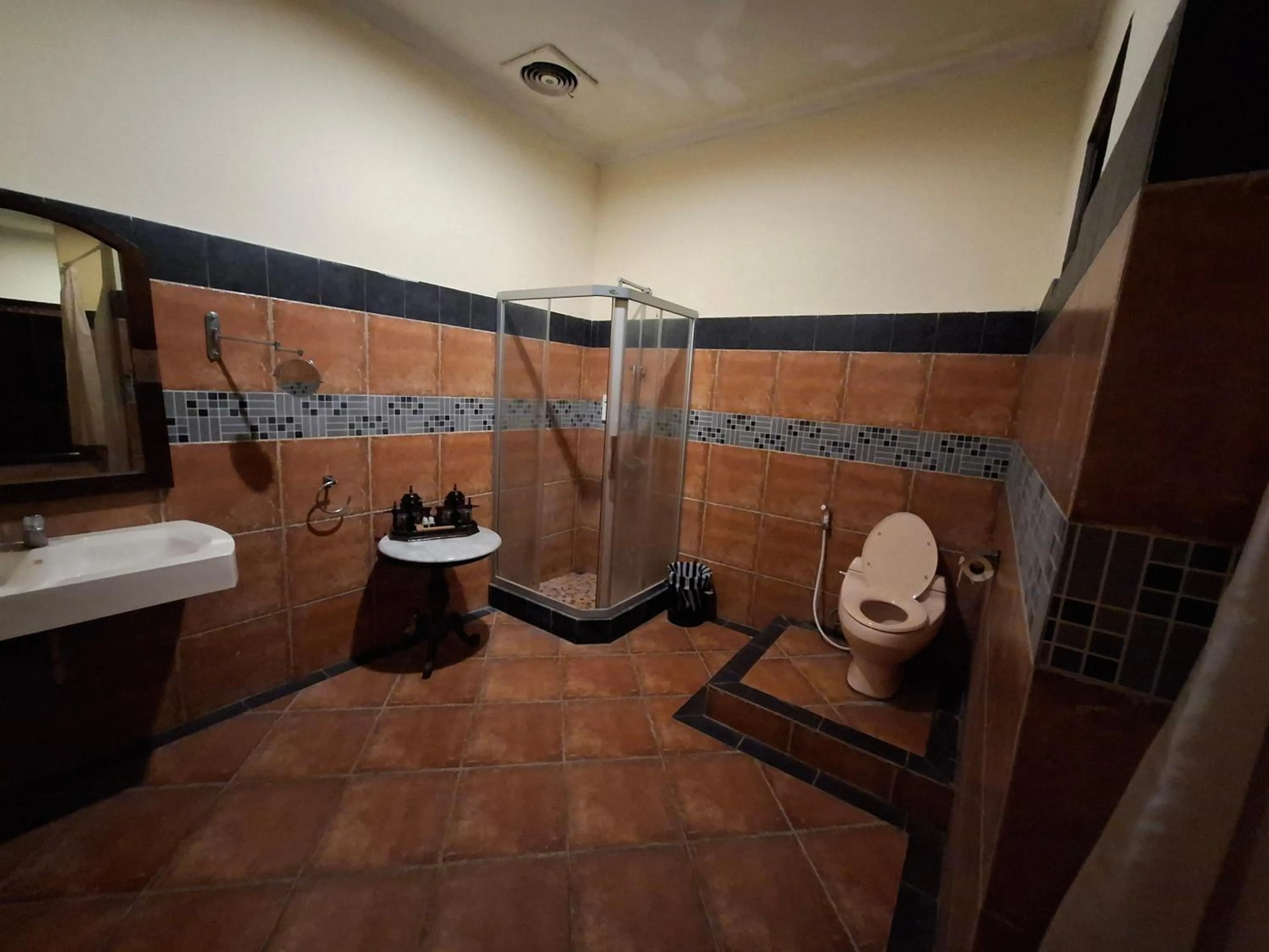 Shower in Jogloplawang Villa&Resort