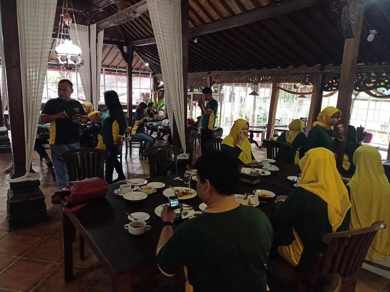 Restaurant/Places to Eat in Joglo Plawang Villa & Resort