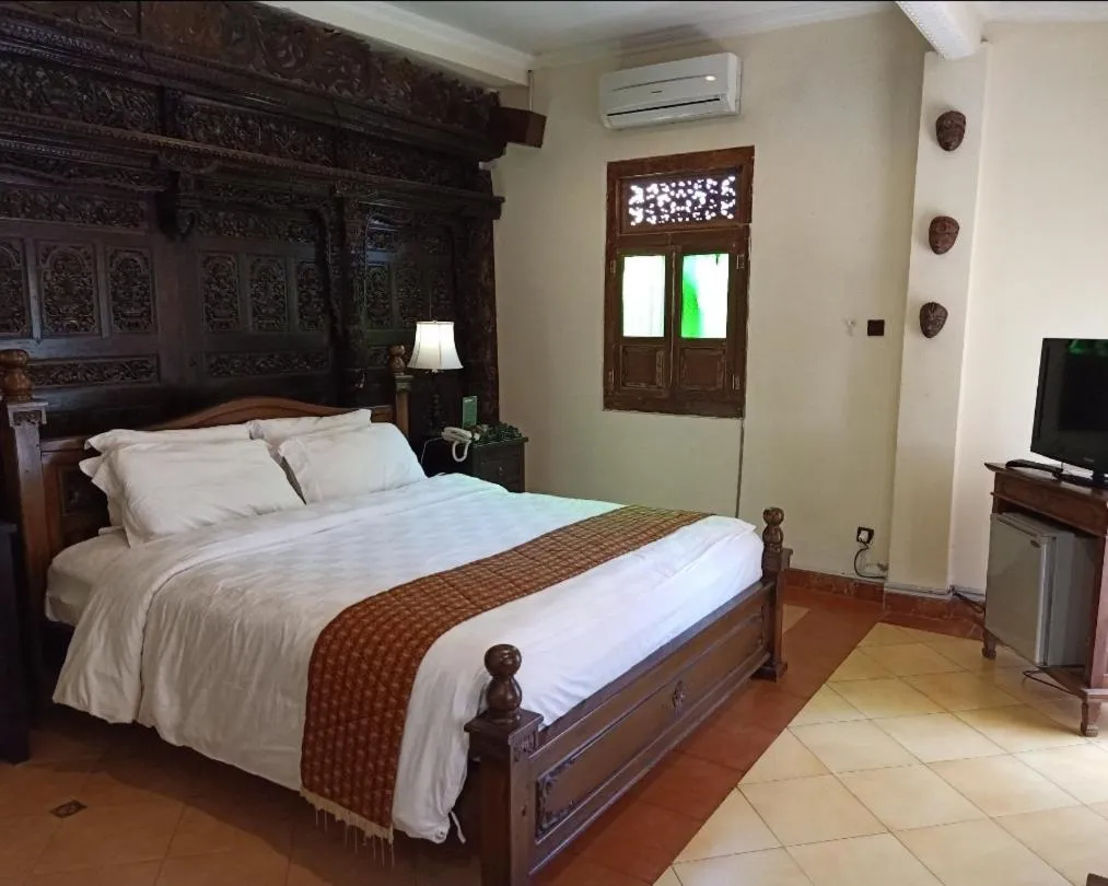 Bed in Joglo Plawang Villa & Resort