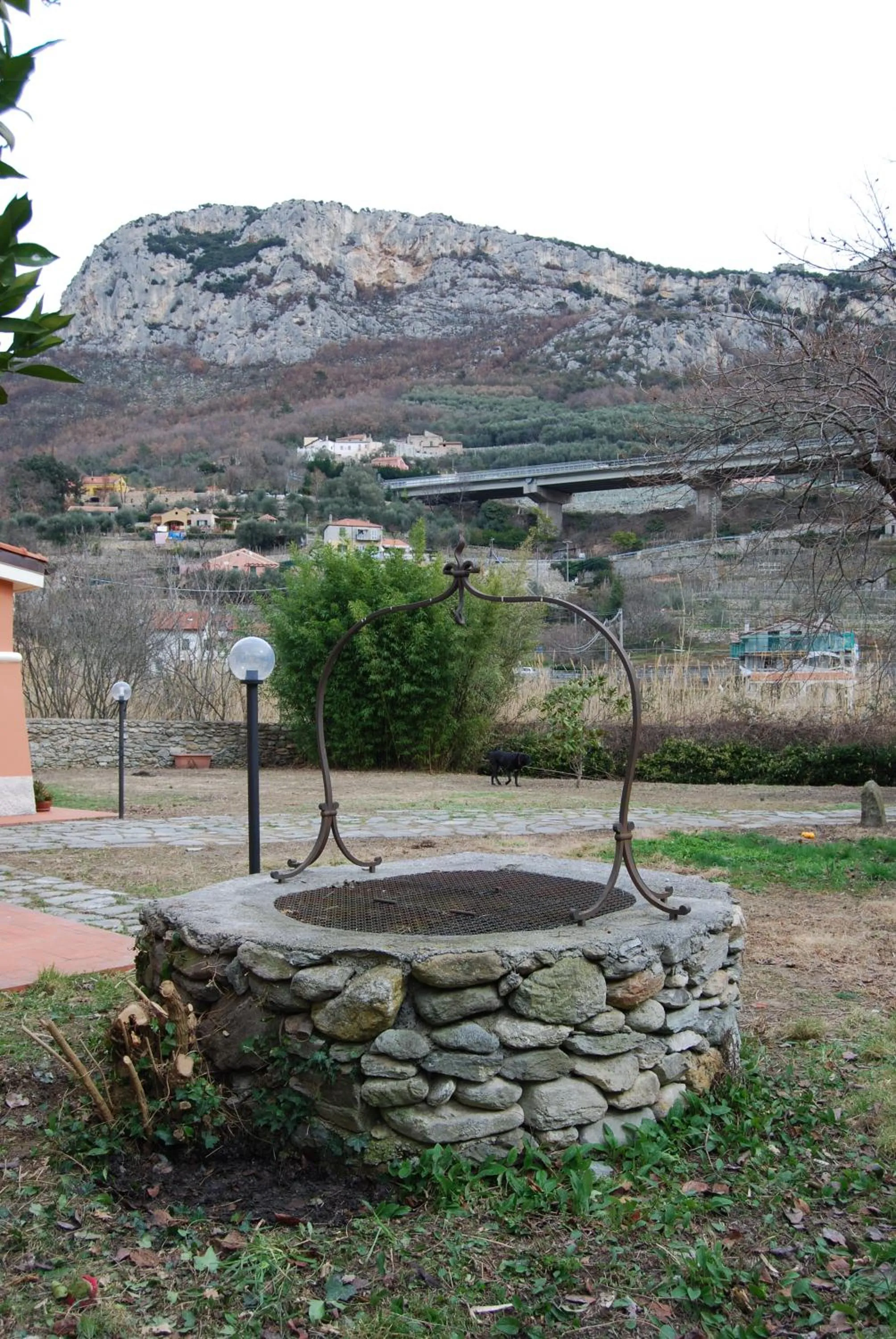 Neighbourhood in Il Pozzo e il Melograno