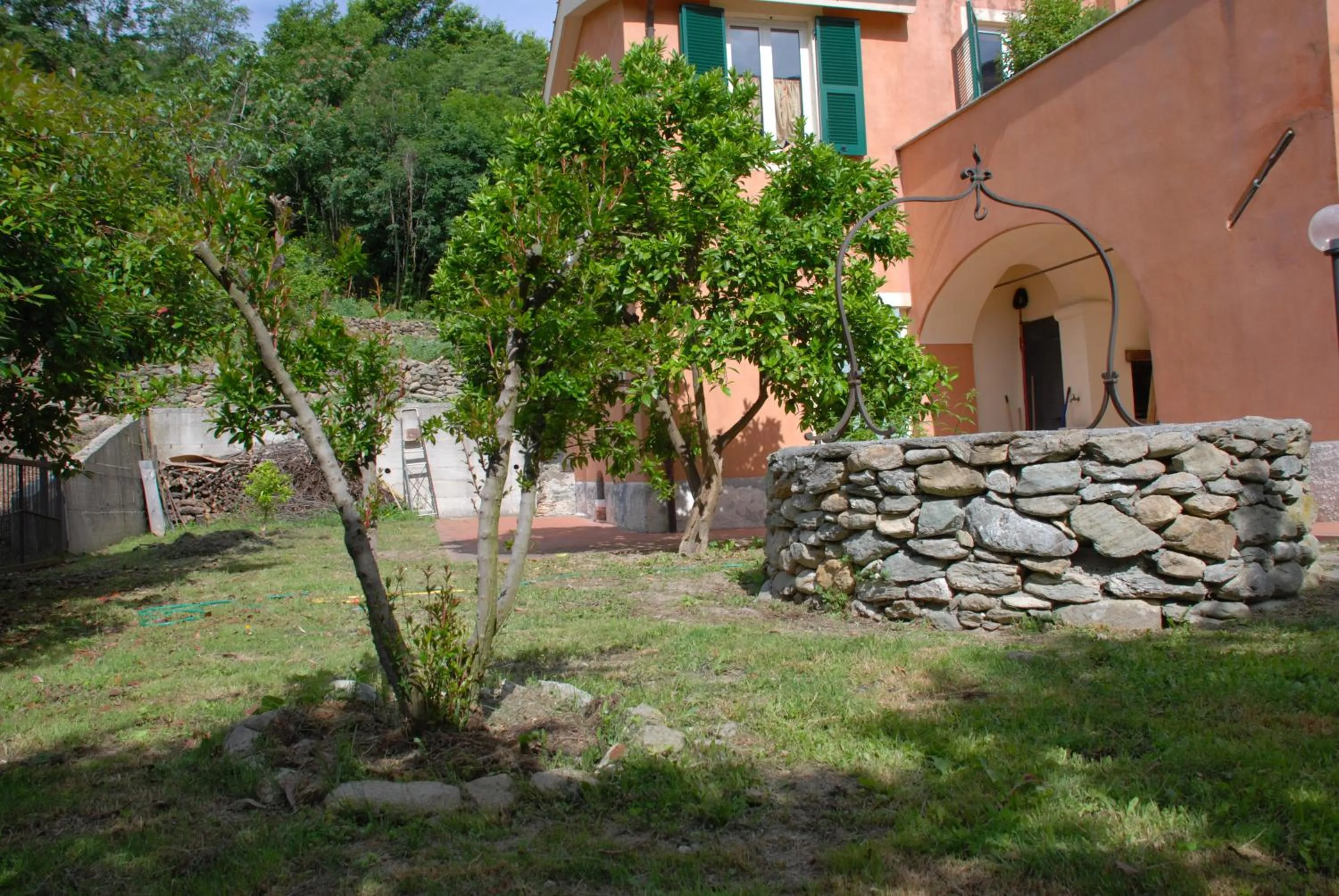 Garden in Il Pozzo e il Melograno