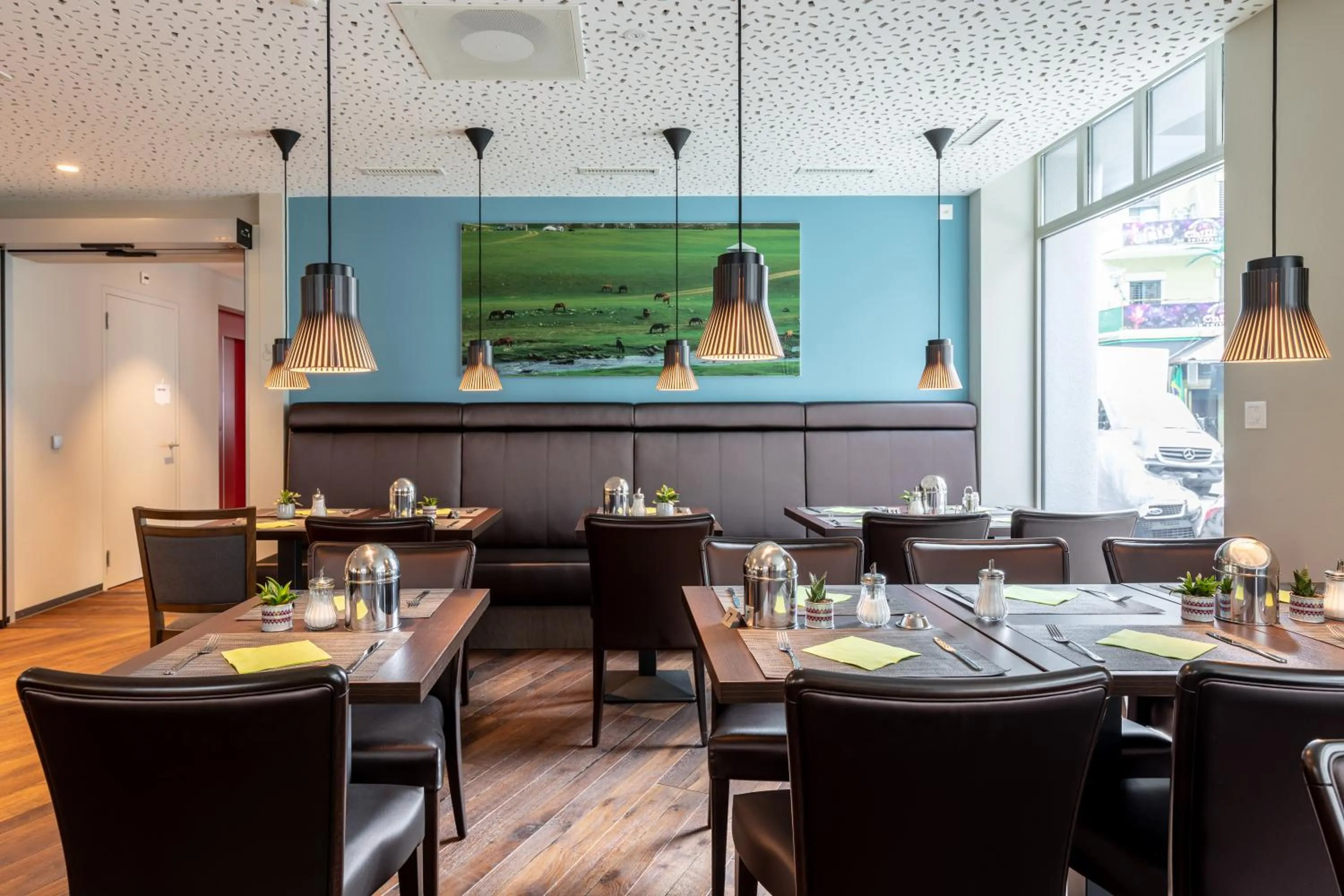 Restaurant/places to eat in Trip Inn Zurich Hotel