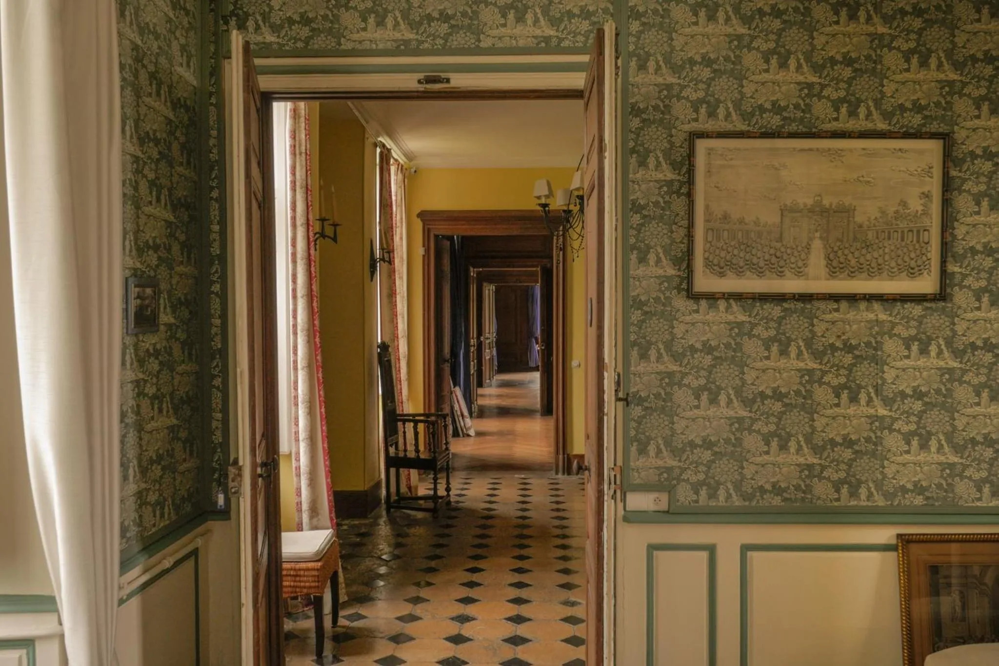 Internal: Not applicable to any particular room in Château de Vitry-la-Ville