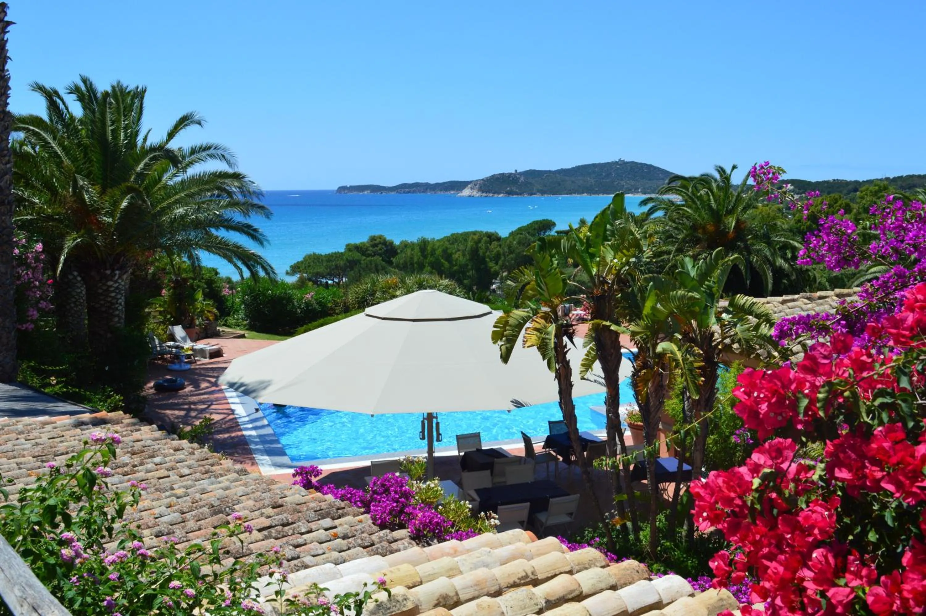 Pool view in Residence Fenicia