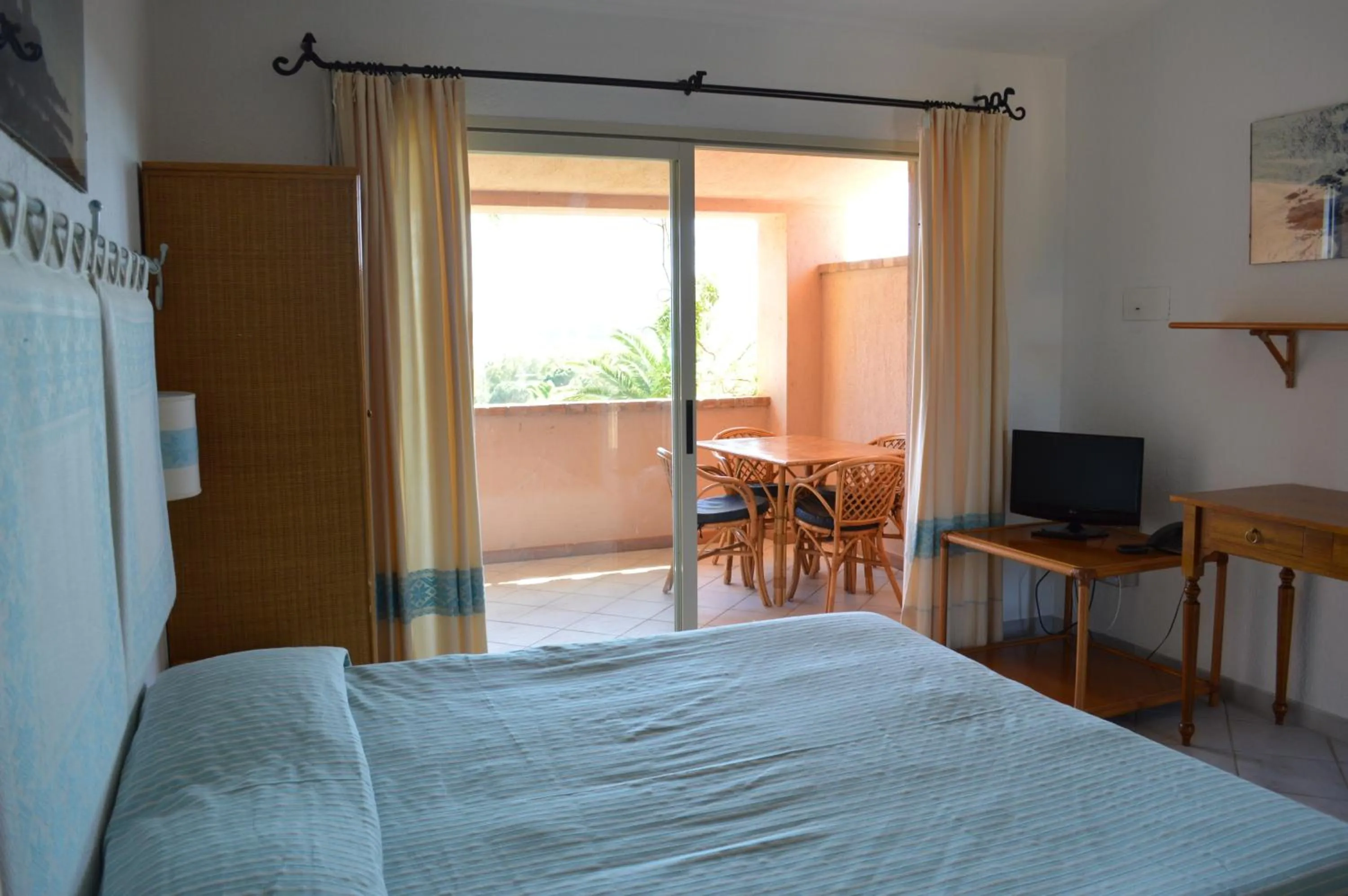 Photo of the whole room, Bed in Residence Fenicia