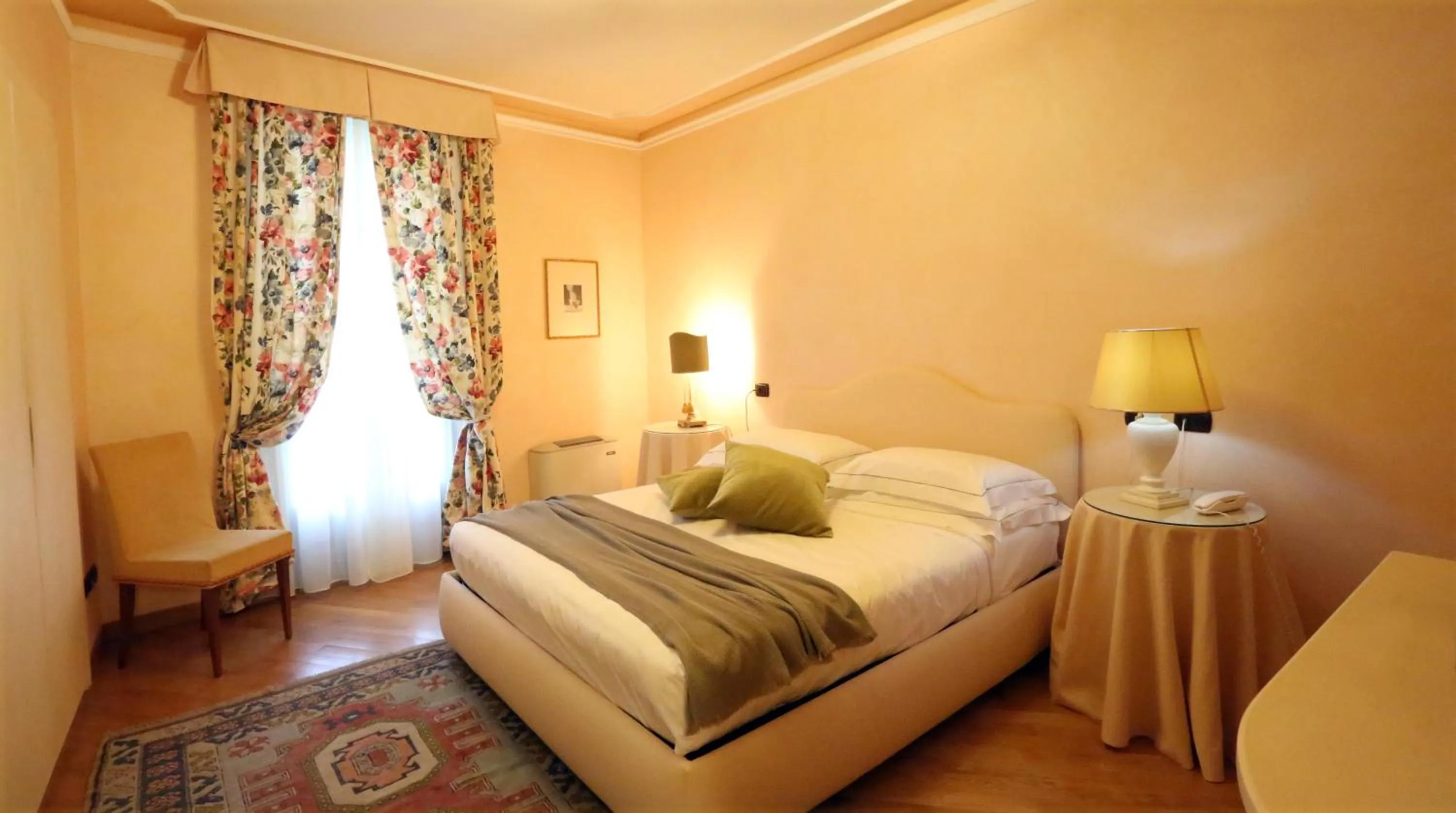 Bed in Albergo Castiglione Langhe