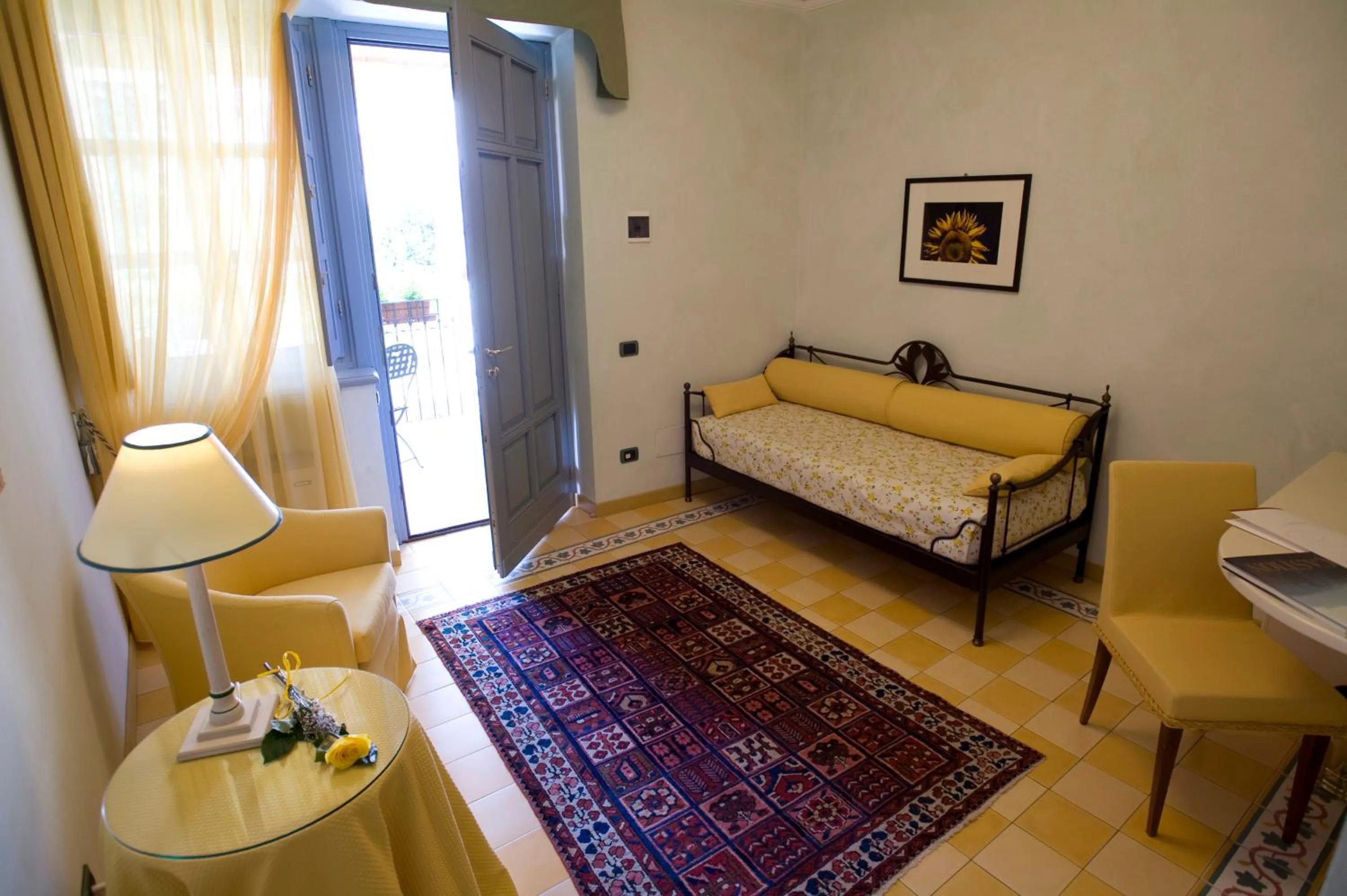 Bed in Albergo Castiglione Langhe