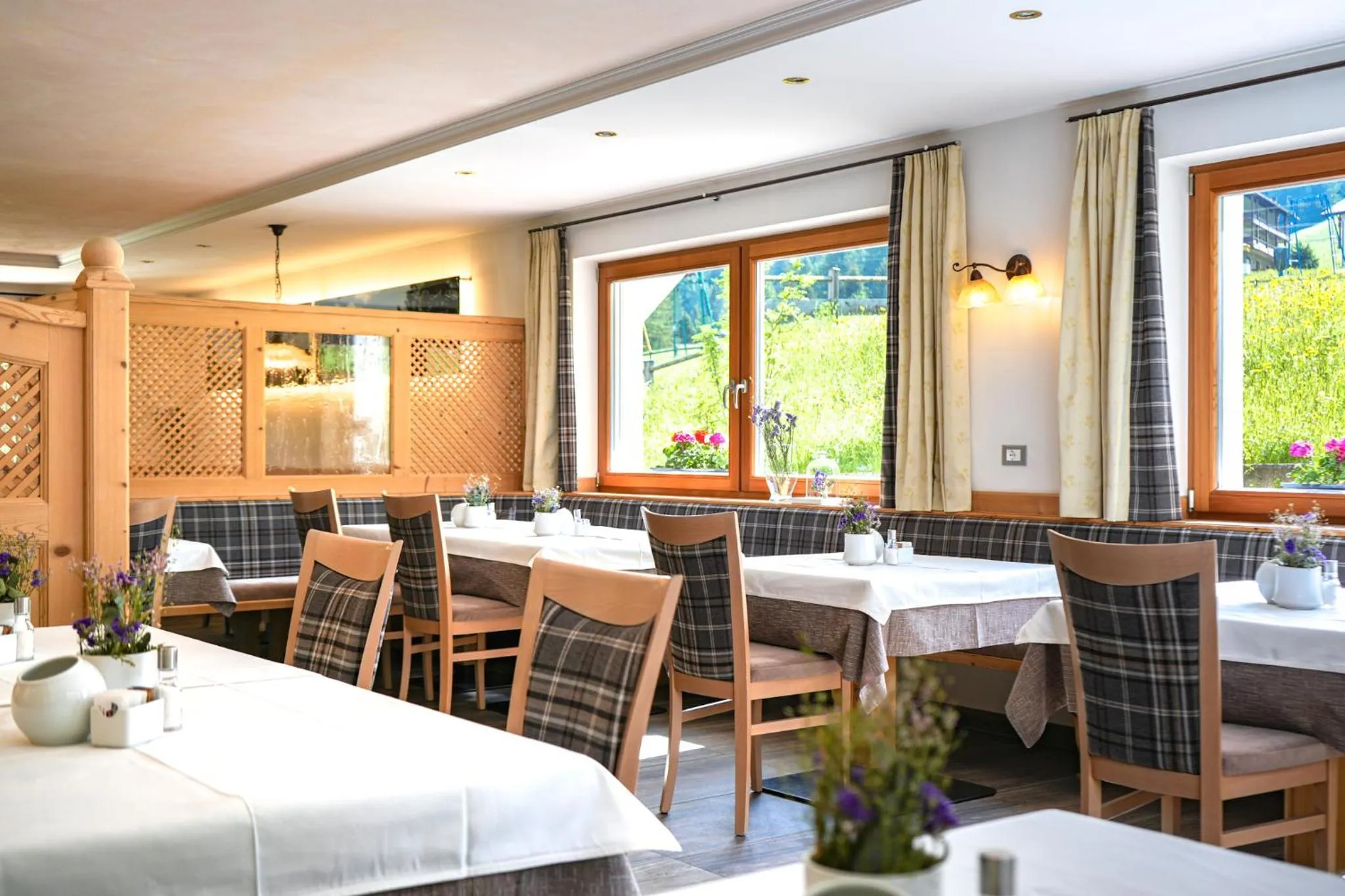 Restaurant/places to eat in Garni Hotel Bel Vert