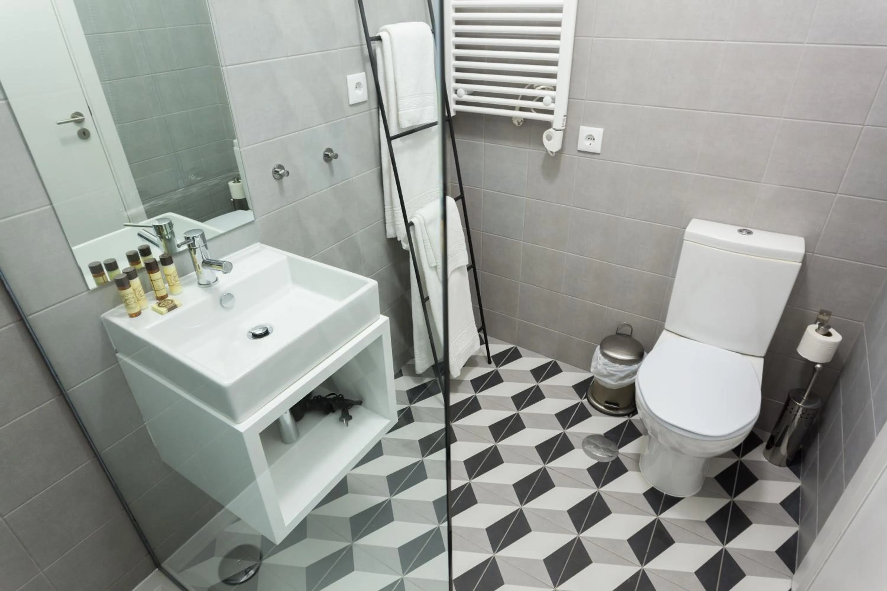 Bathroom in Oporto City View - Santo Ildefonso