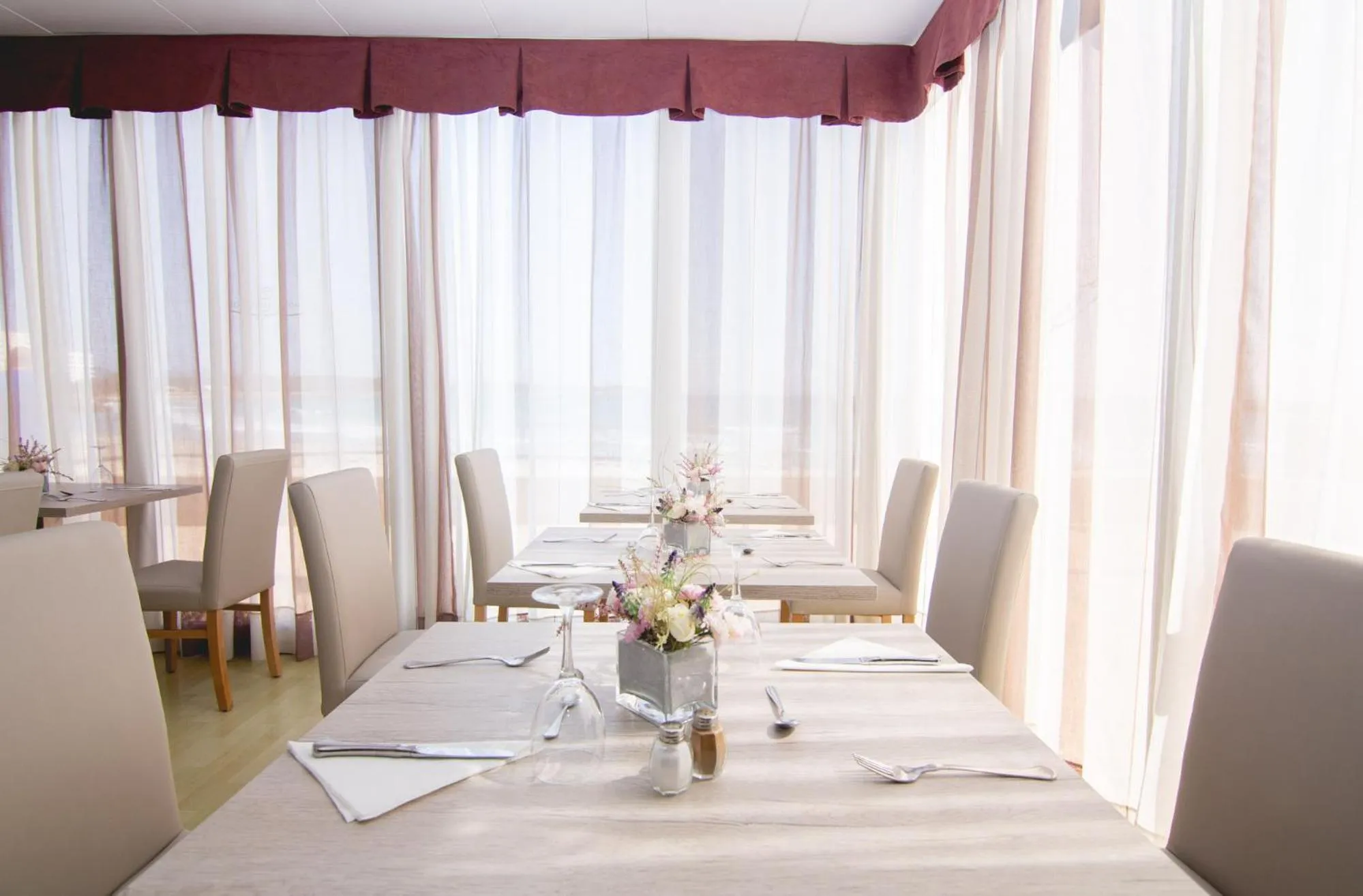 Restaurant/places to eat in Hotel Club S'Illot