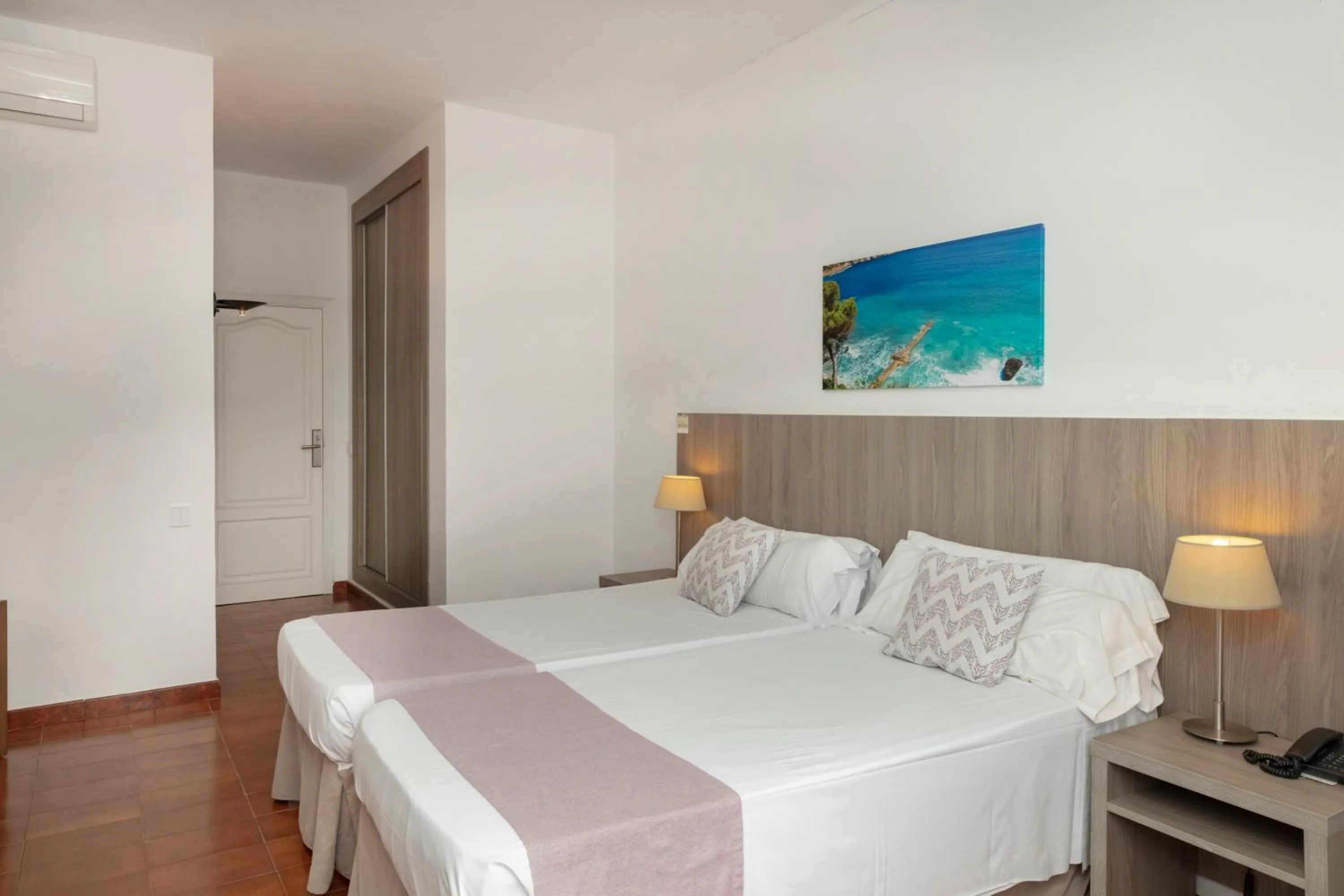 Bedroom, Bed in Hotel Club S'Illot