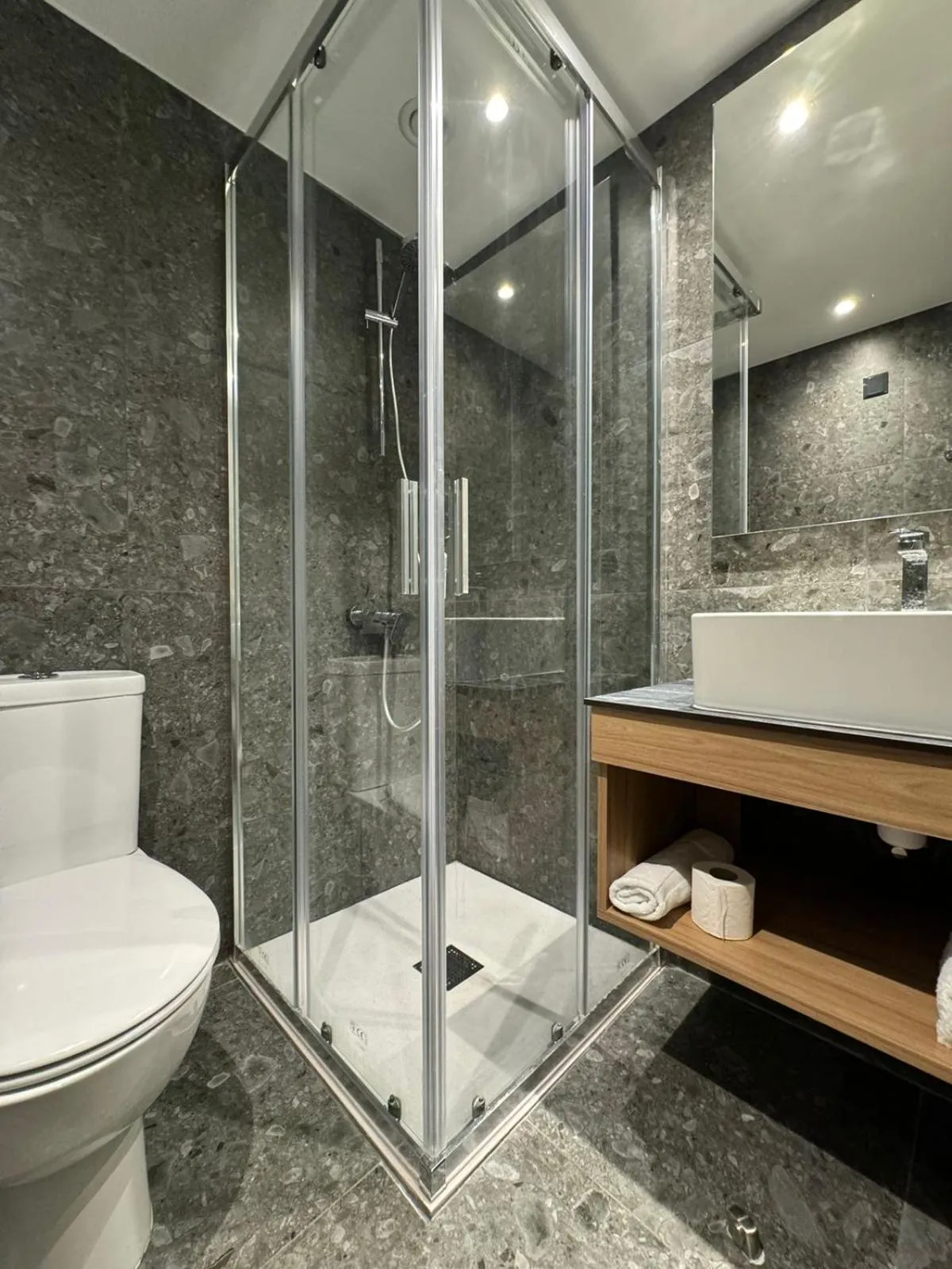 Shower in Sunflower Hotel Apartments