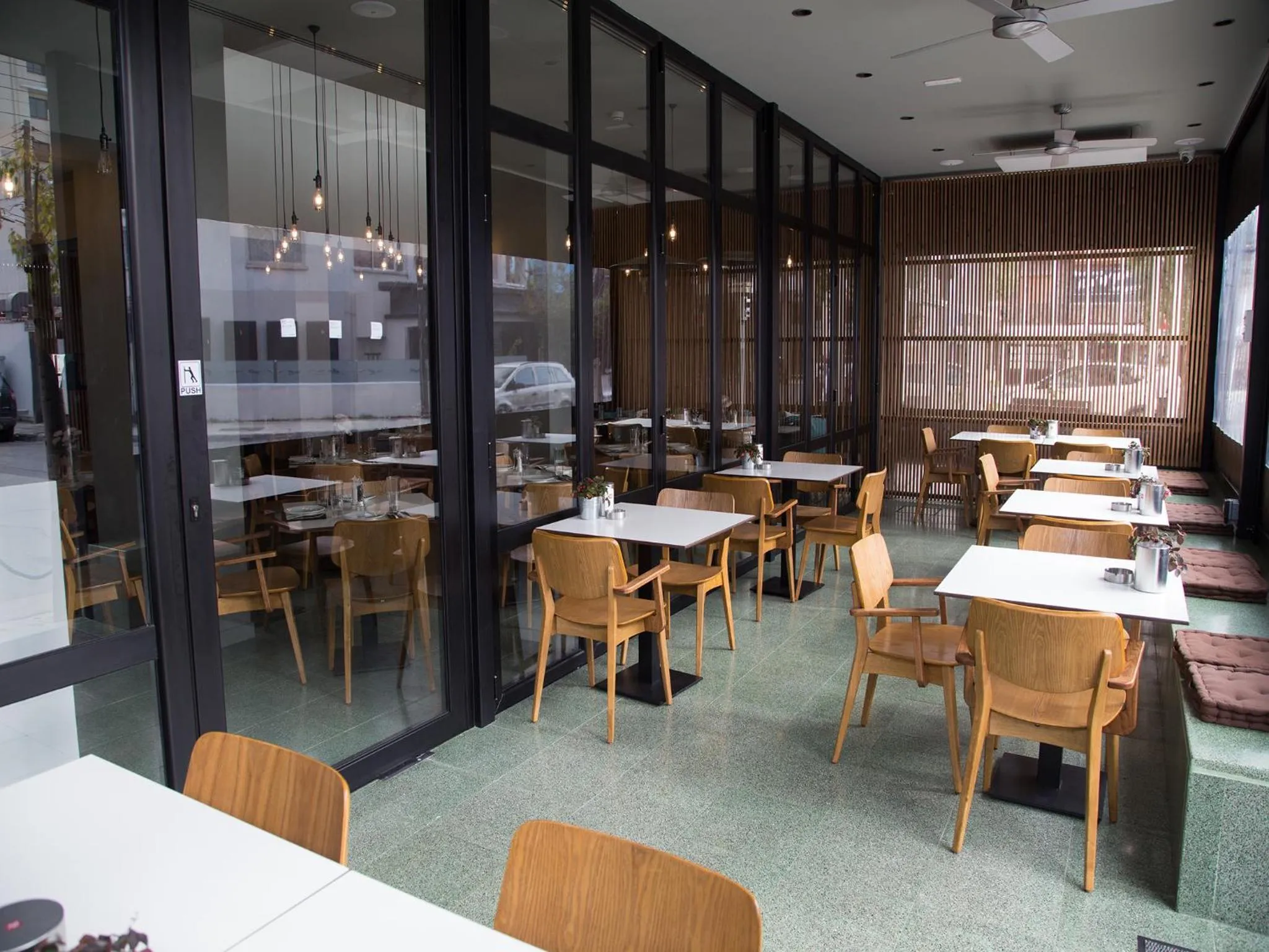 Restaurant/places to eat in Sunflower Hotel Apartments