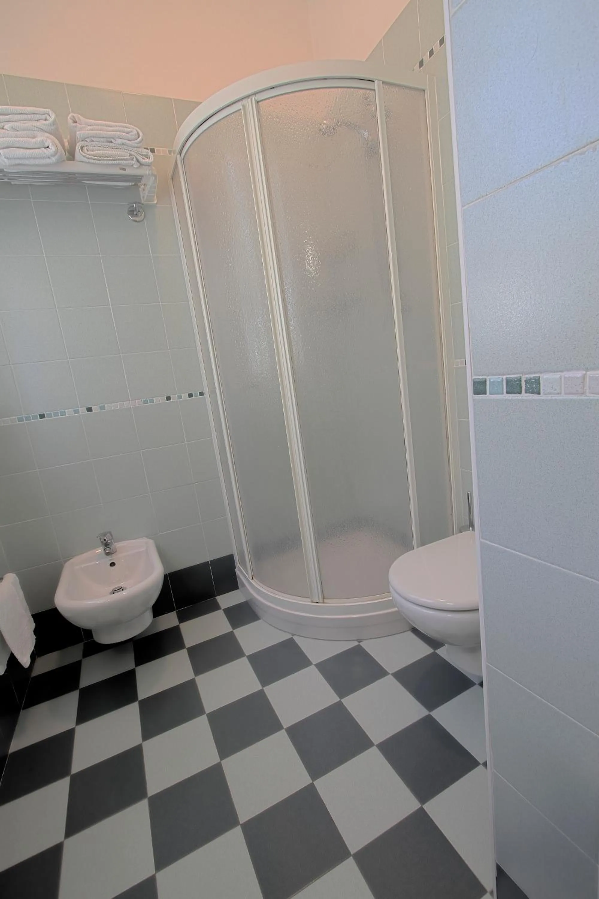 Shower in Hotel Corallo