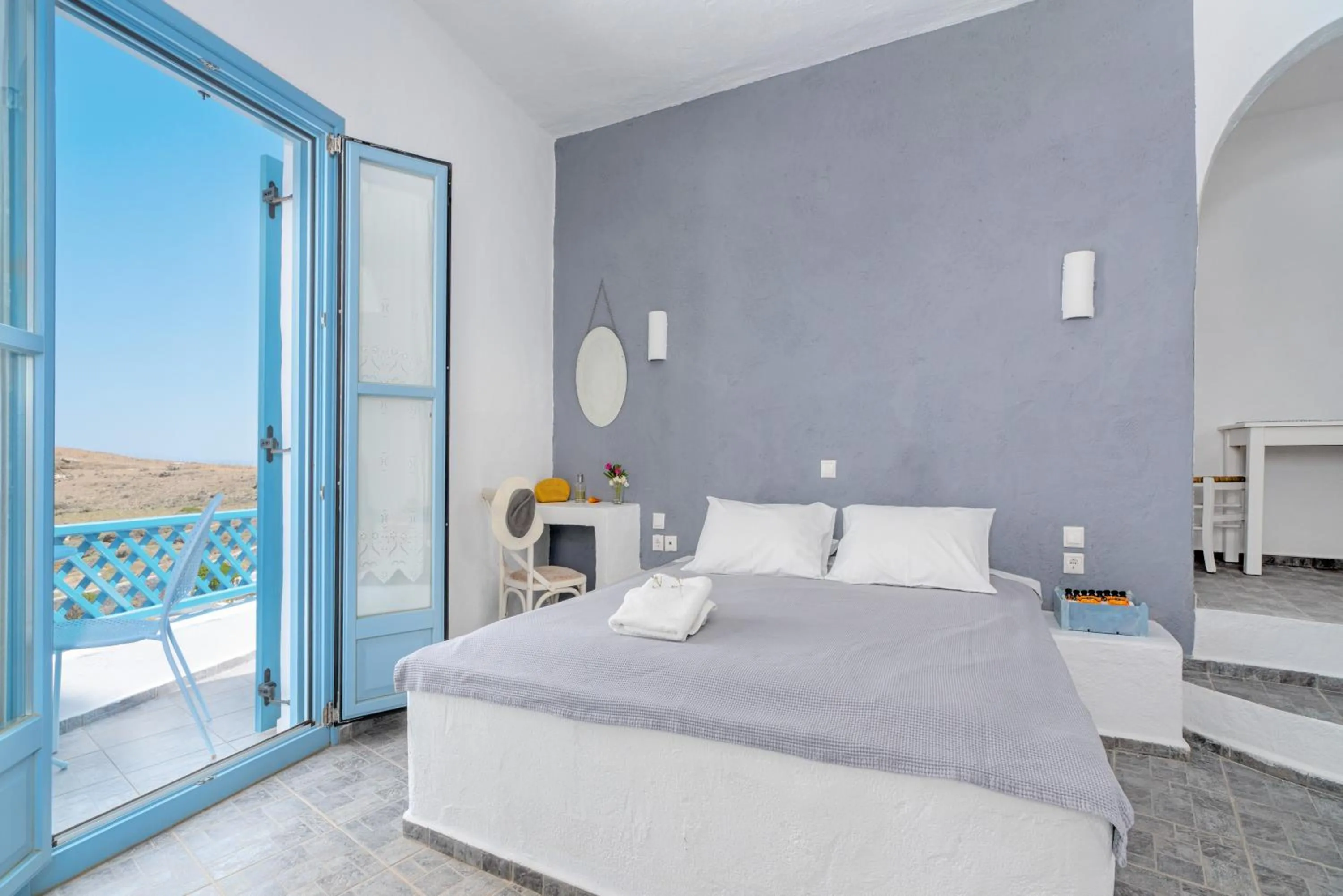 Photo of the whole room, Bed in Castellano Village