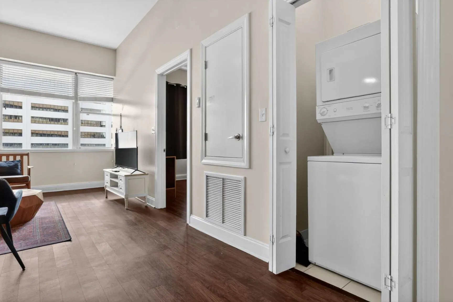 Roami at Duncan Plaza