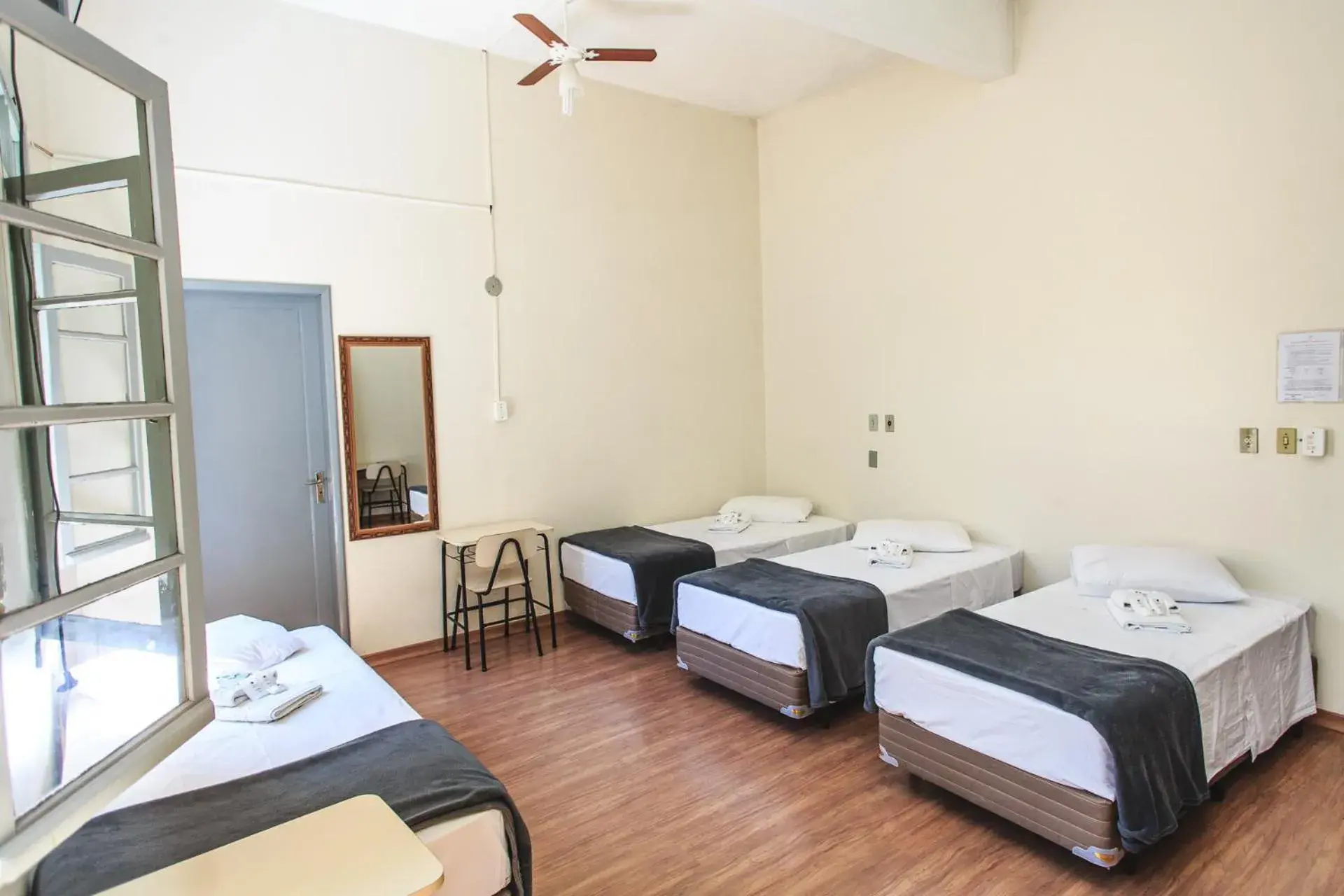 Economy Quadruple Room in Hotel Pousada São Lourenço Economy Quadruple Room in Hotel Pousada São Lourenço