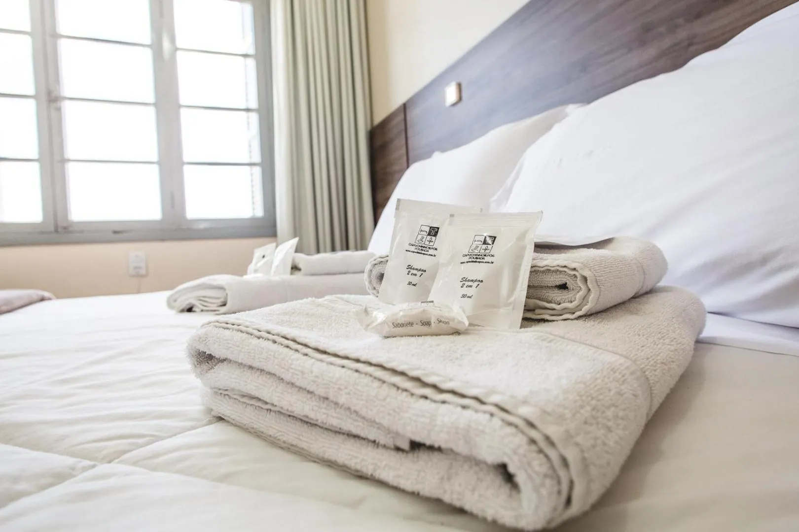 towels, Bed in Hotel Pousada São Lourenço
