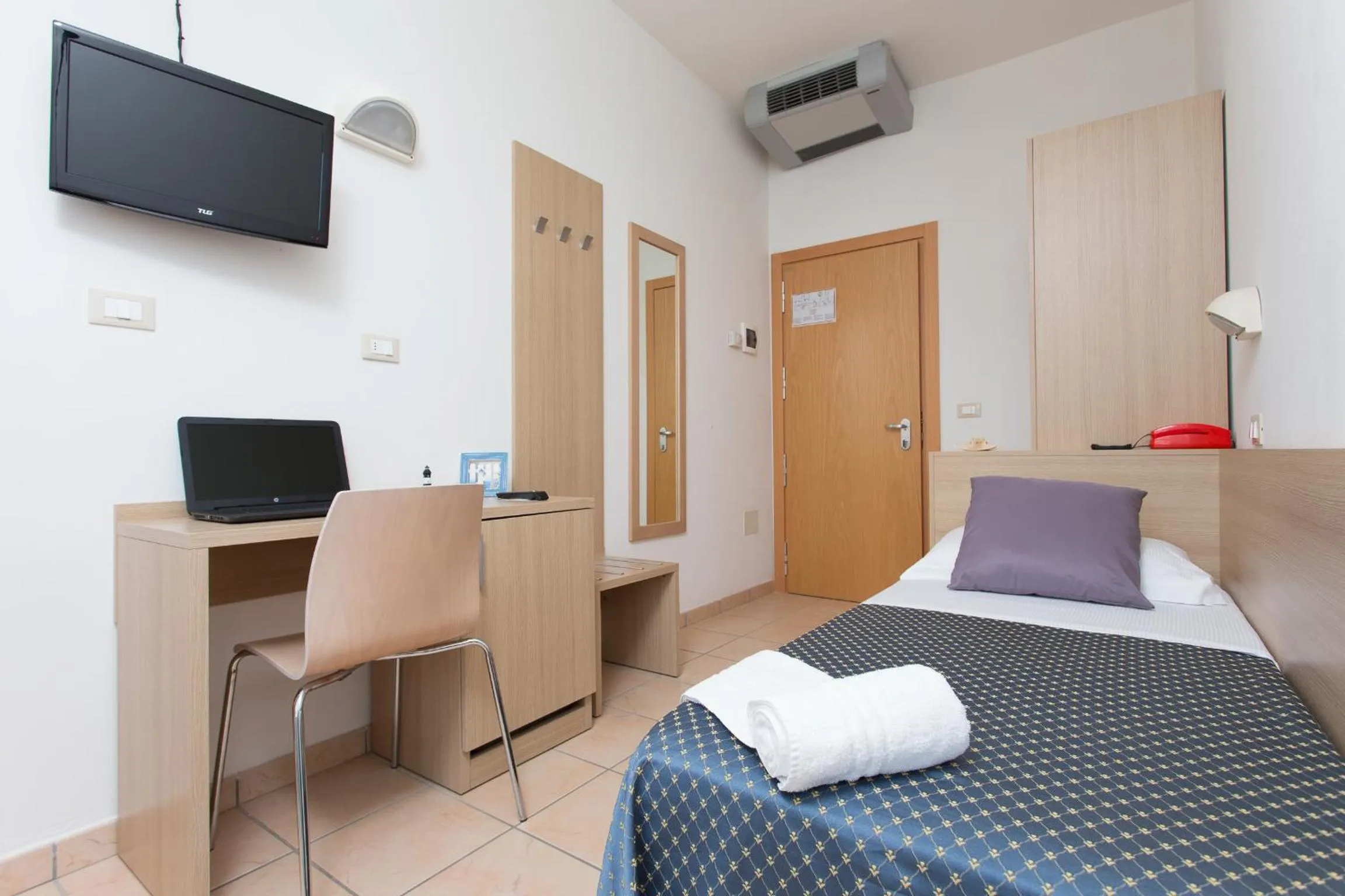 Photo of the whole room, Bed in Hotel Souvenir - Koolibry Hotels