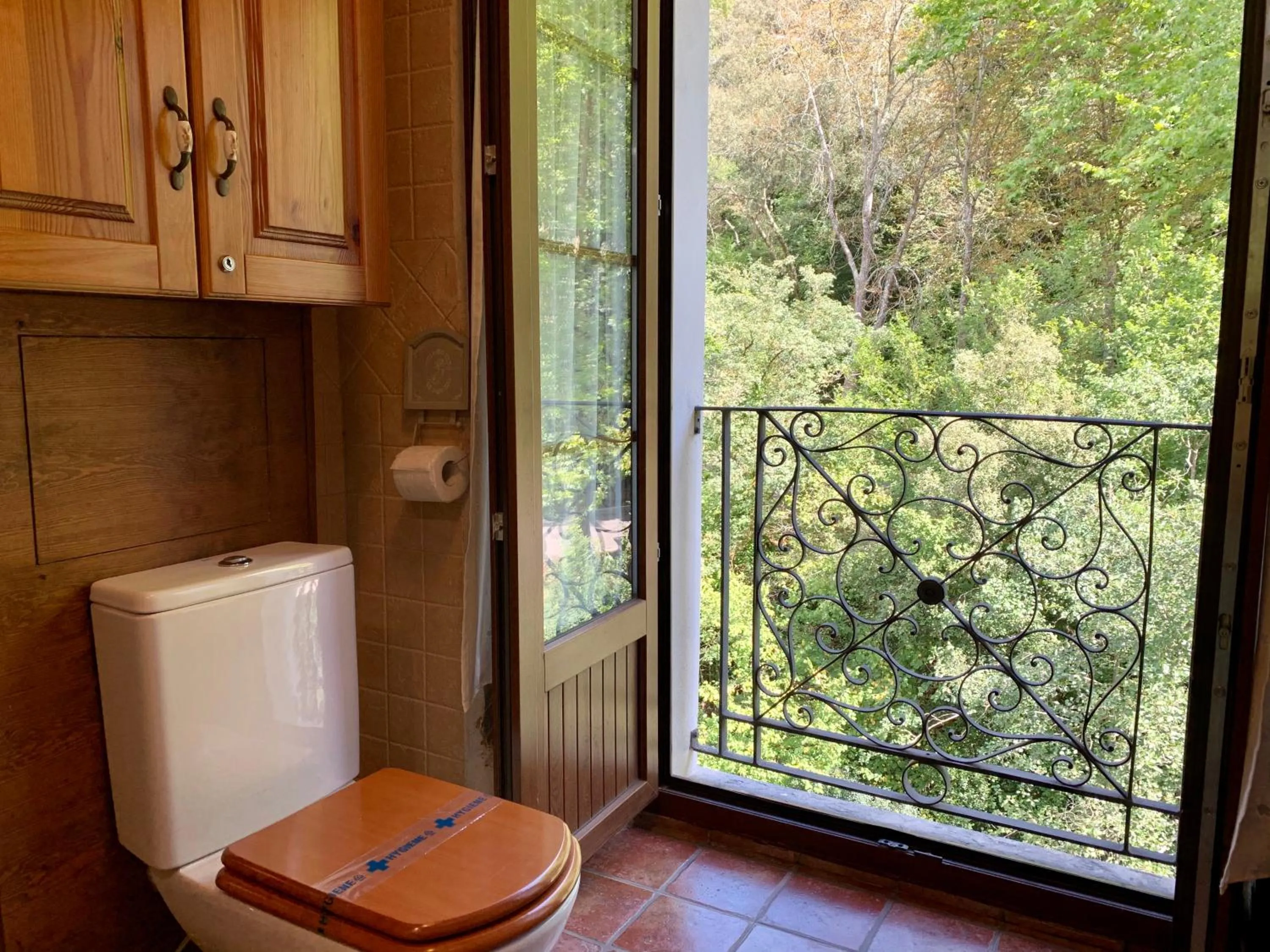 Shower in Akla La Casa Del Puente