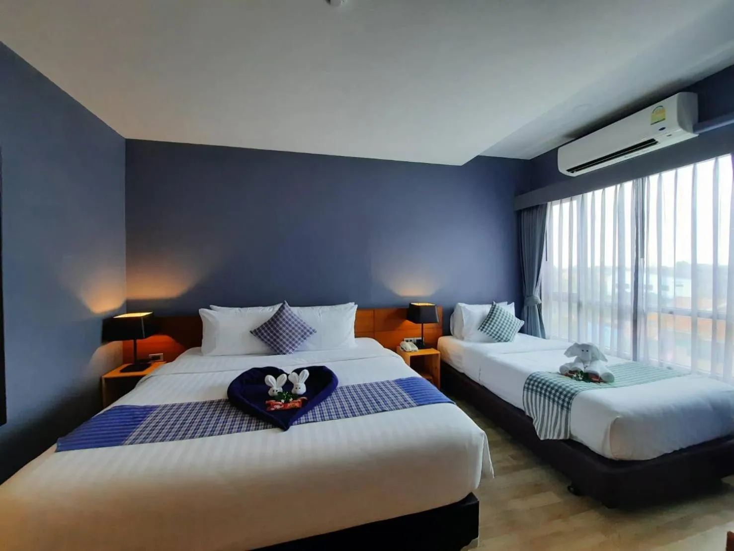 Bed in Comet Hotel Surat Thani