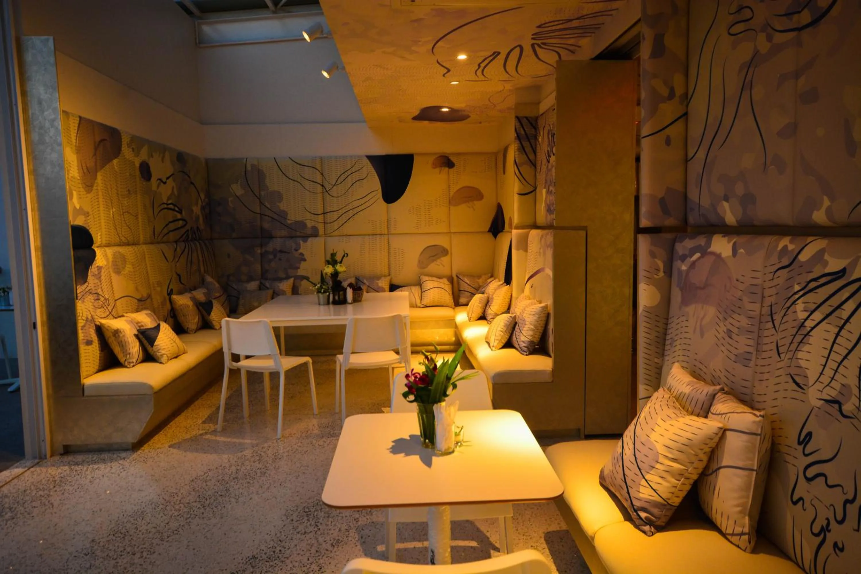 Restaurant/places to eat in Comet Hotel Surat Thani