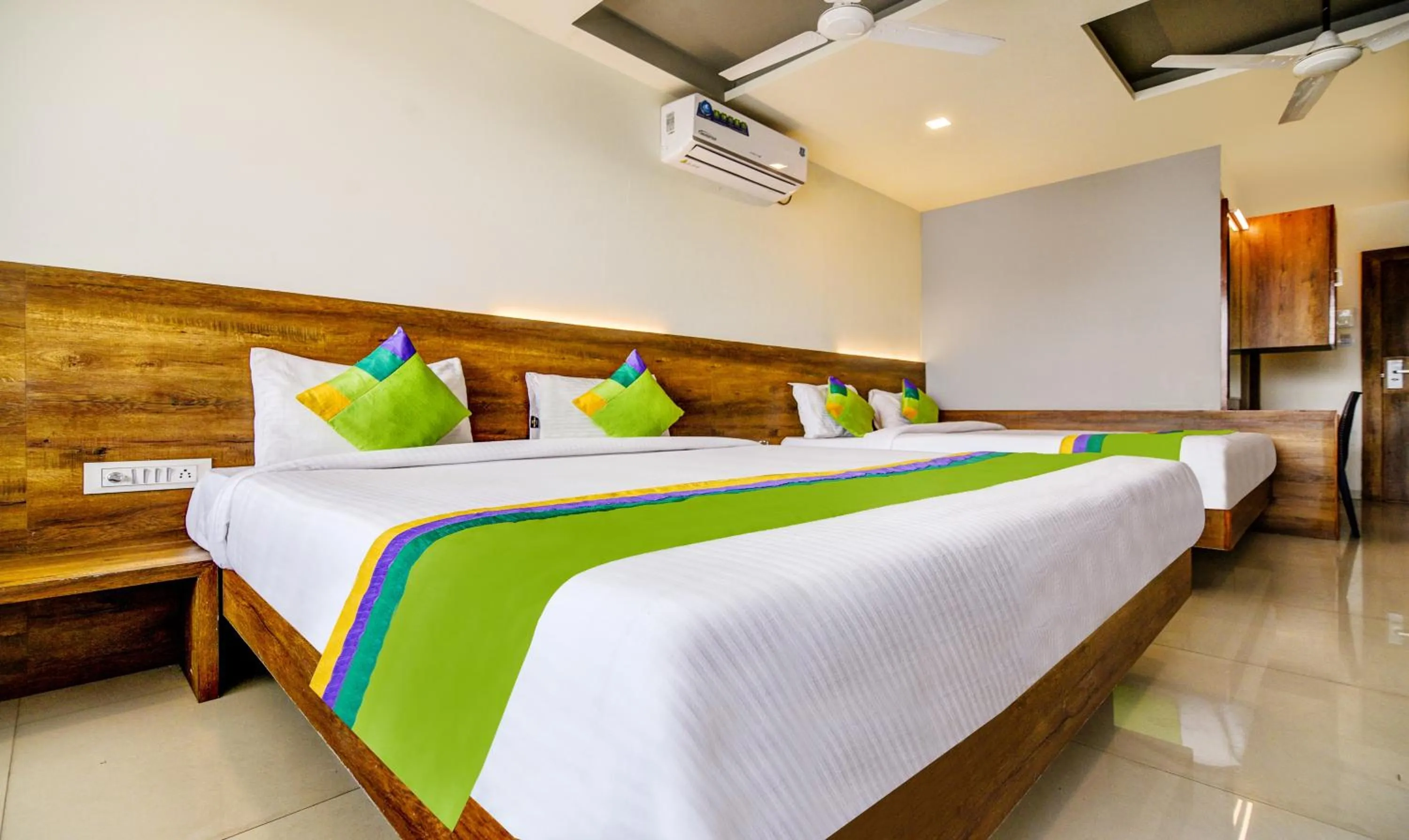 Bedroom, Bed in Treebo Shree Sai Suites - 2km from Mahalaxmi Temple