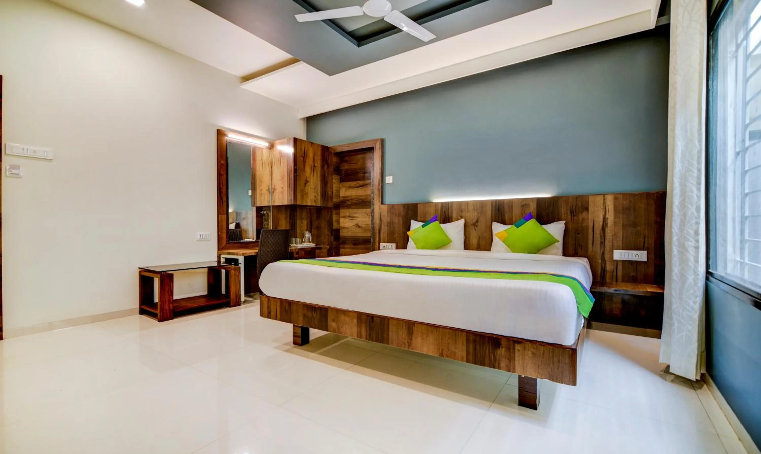 Bedroom, Bed in Treebo Shree Sai Suites - 2km from Mahalaxmi Temple