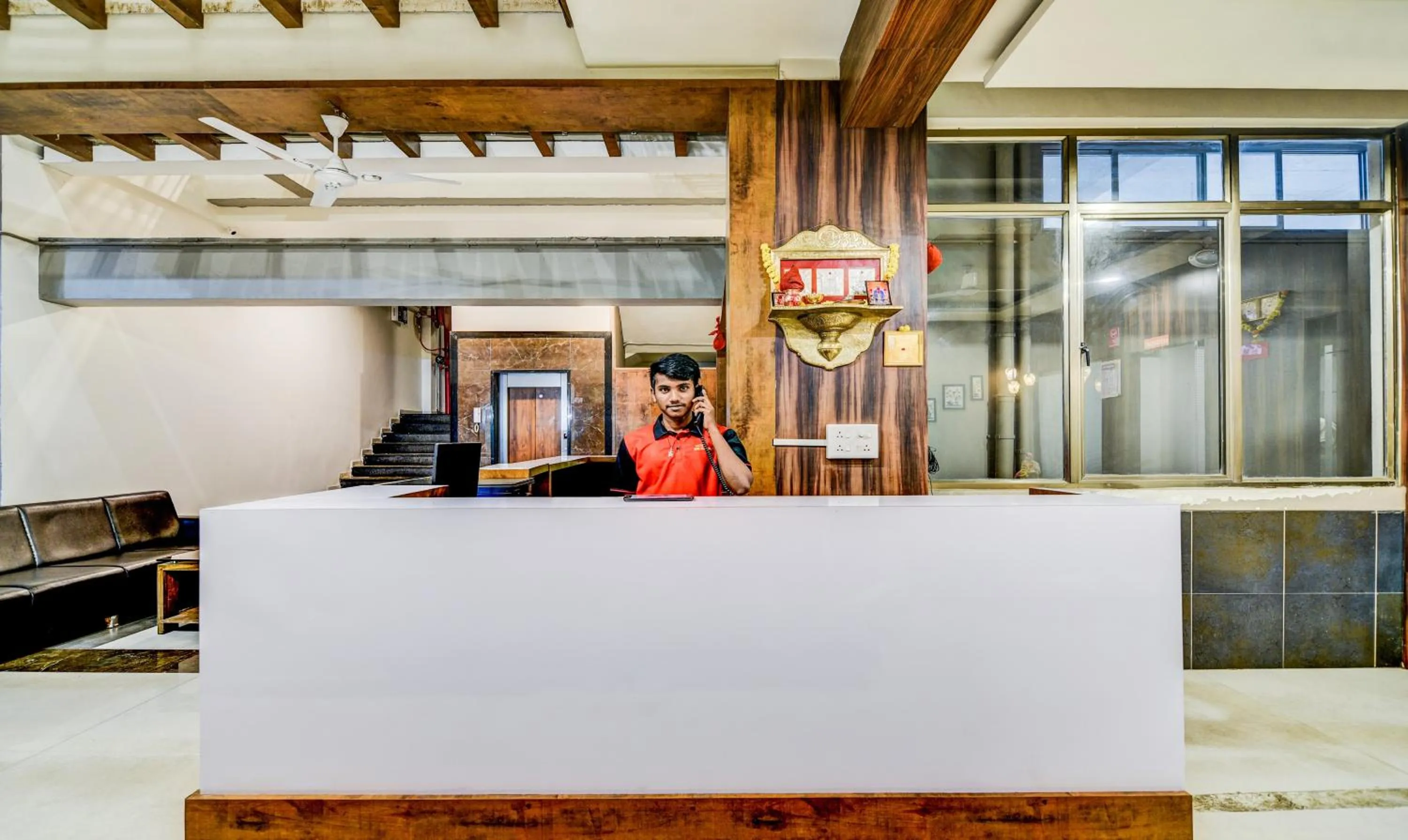 Lobby or reception in Treebo Shree Sai Suites - 2km from Mahalaxmi Temple