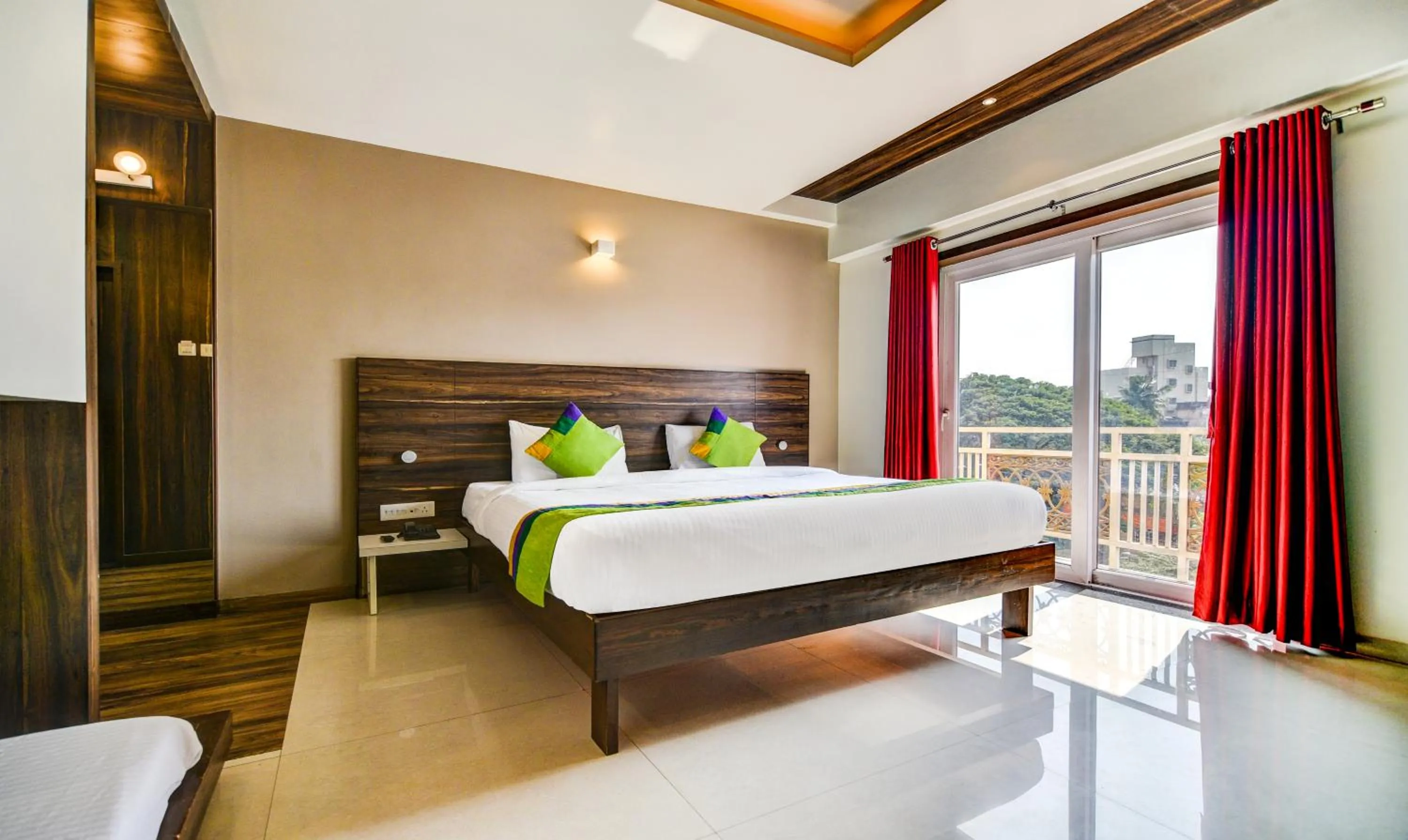 Bedroom, Bed in Treebo Shree Sai Suites - 2km from Mahalaxmi Temple