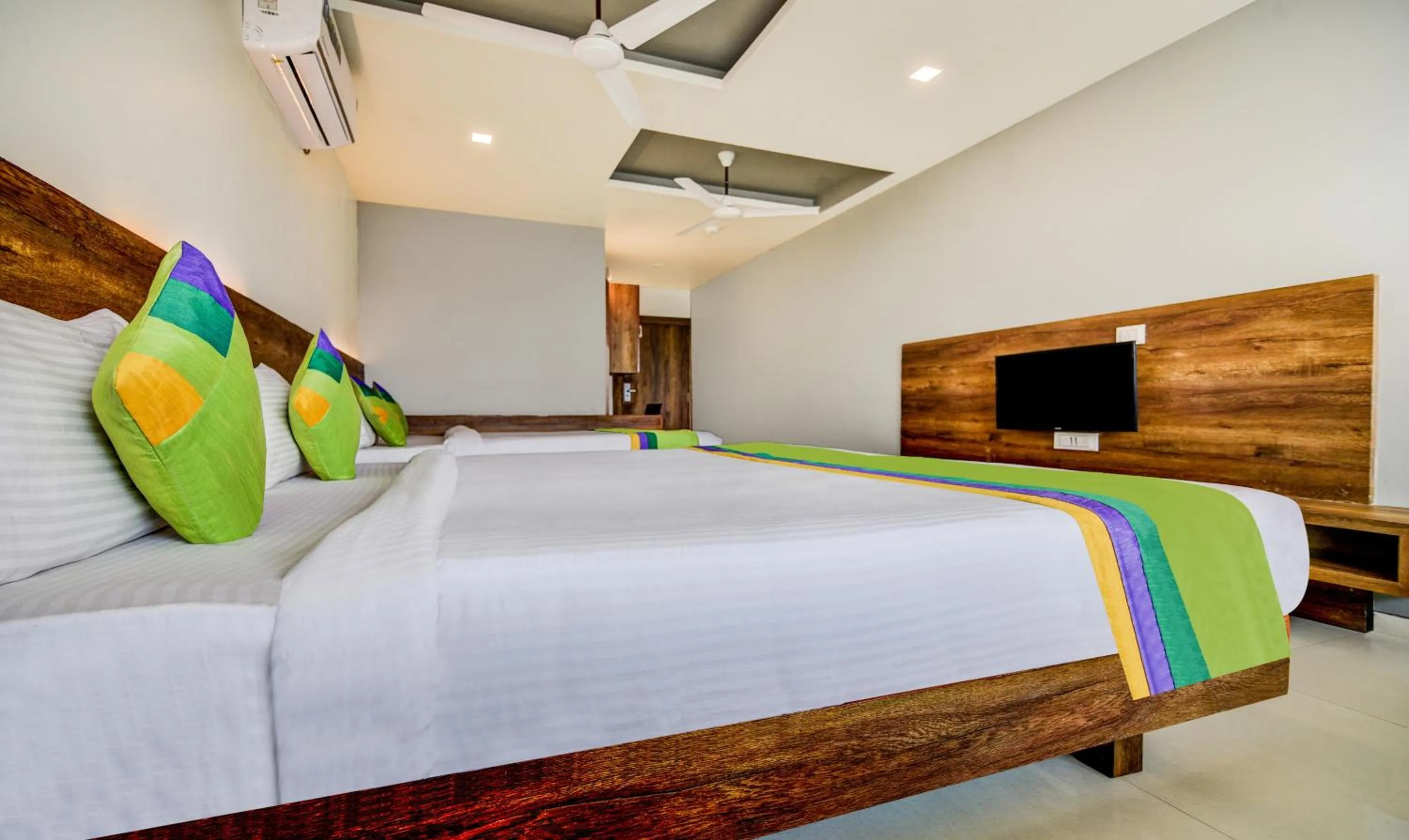 Bedroom, Bed in Treebo Shree Sai Suites - 2km from Mahalaxmi Temple