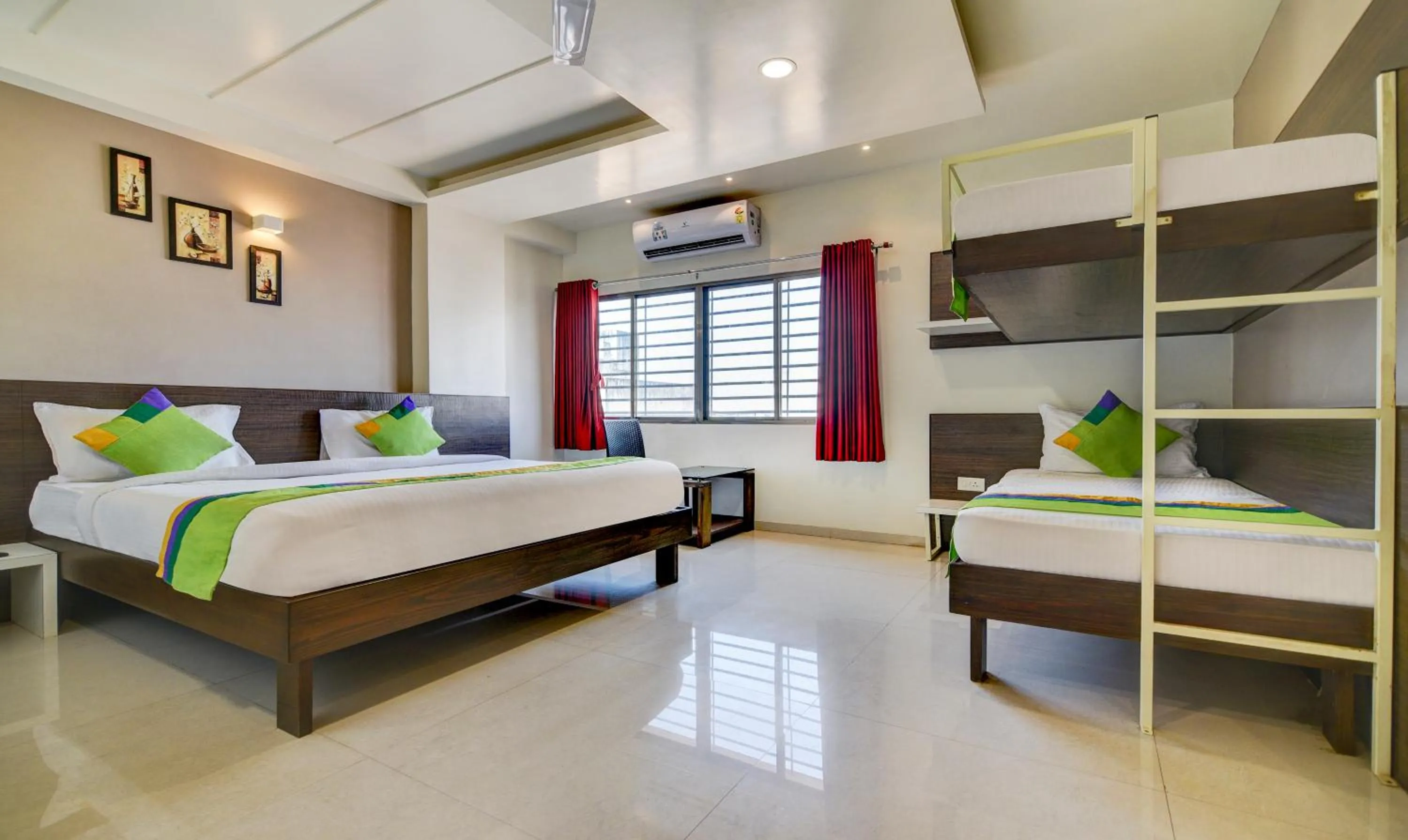 Bedroom, Bed in Treebo Shree Sai Suites - 2km from Mahalaxmi Temple