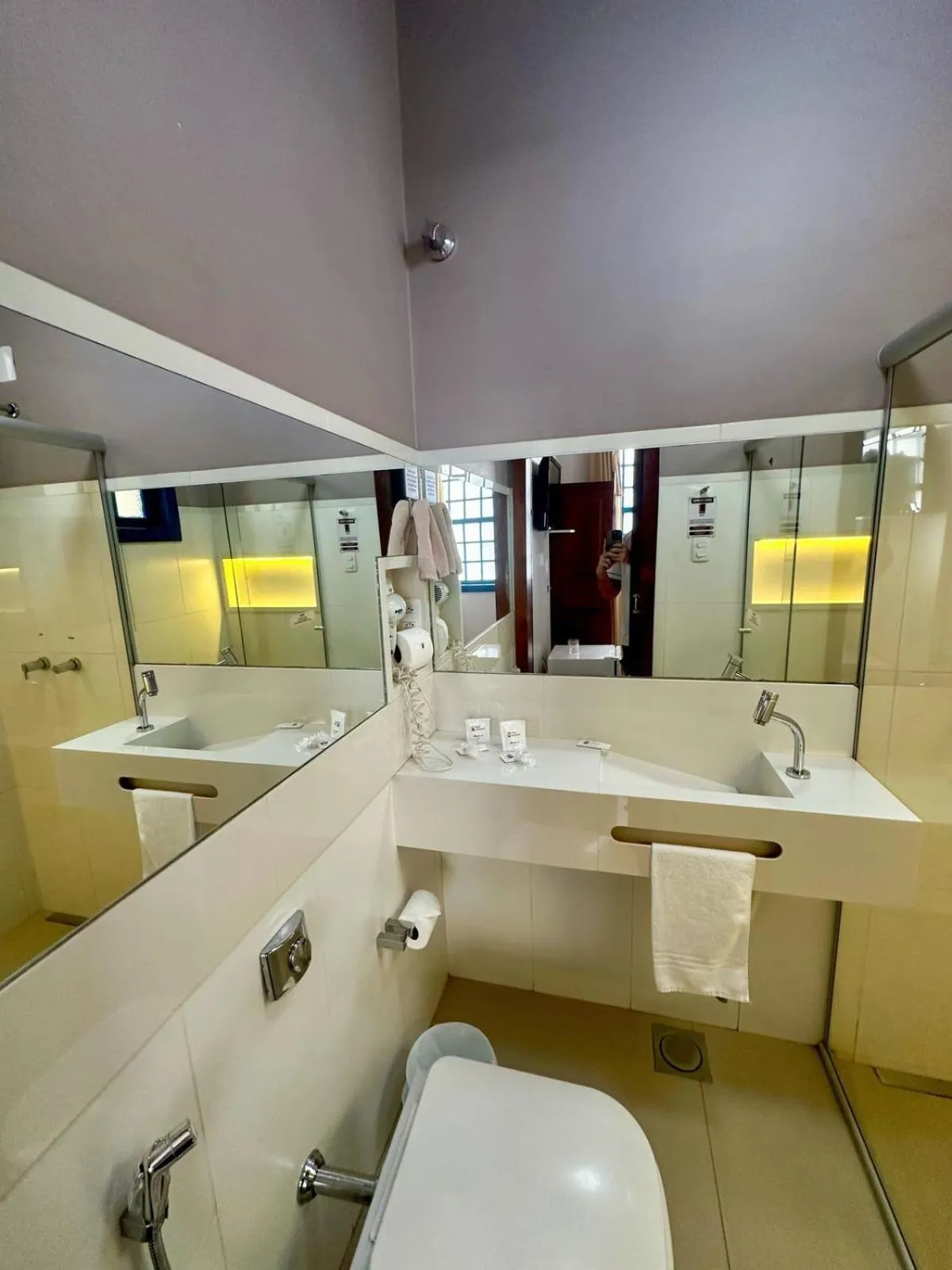 Shower in Hotel Lenheiros