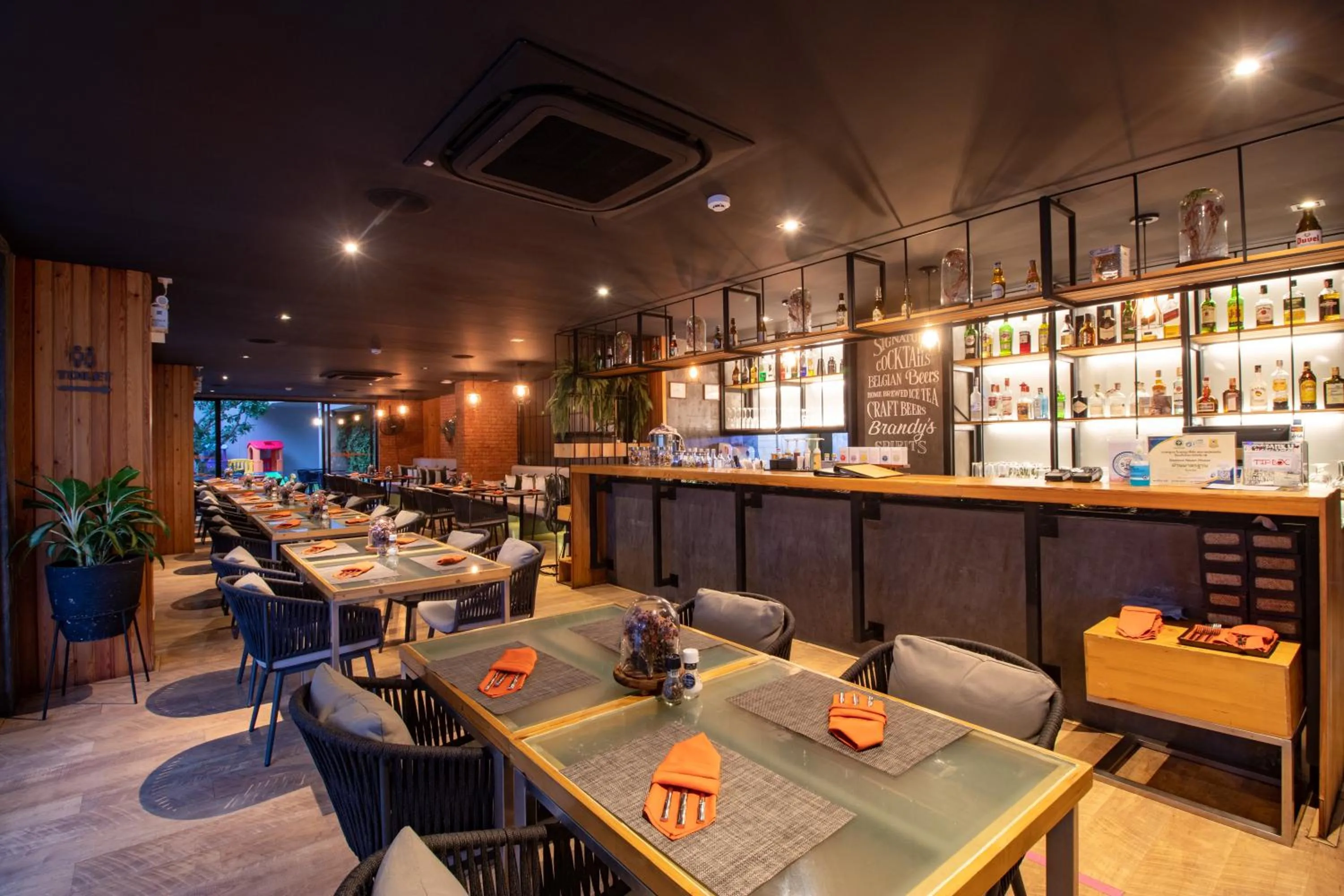 Restaurant/places to eat in Diamond Resort Phuket Official Account