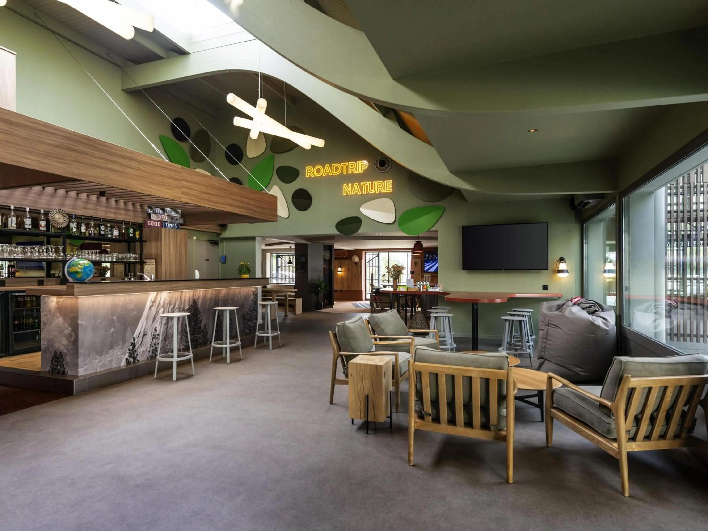 Lounge or bar in IBIS STYLES Rouen Parc Expos Zenith