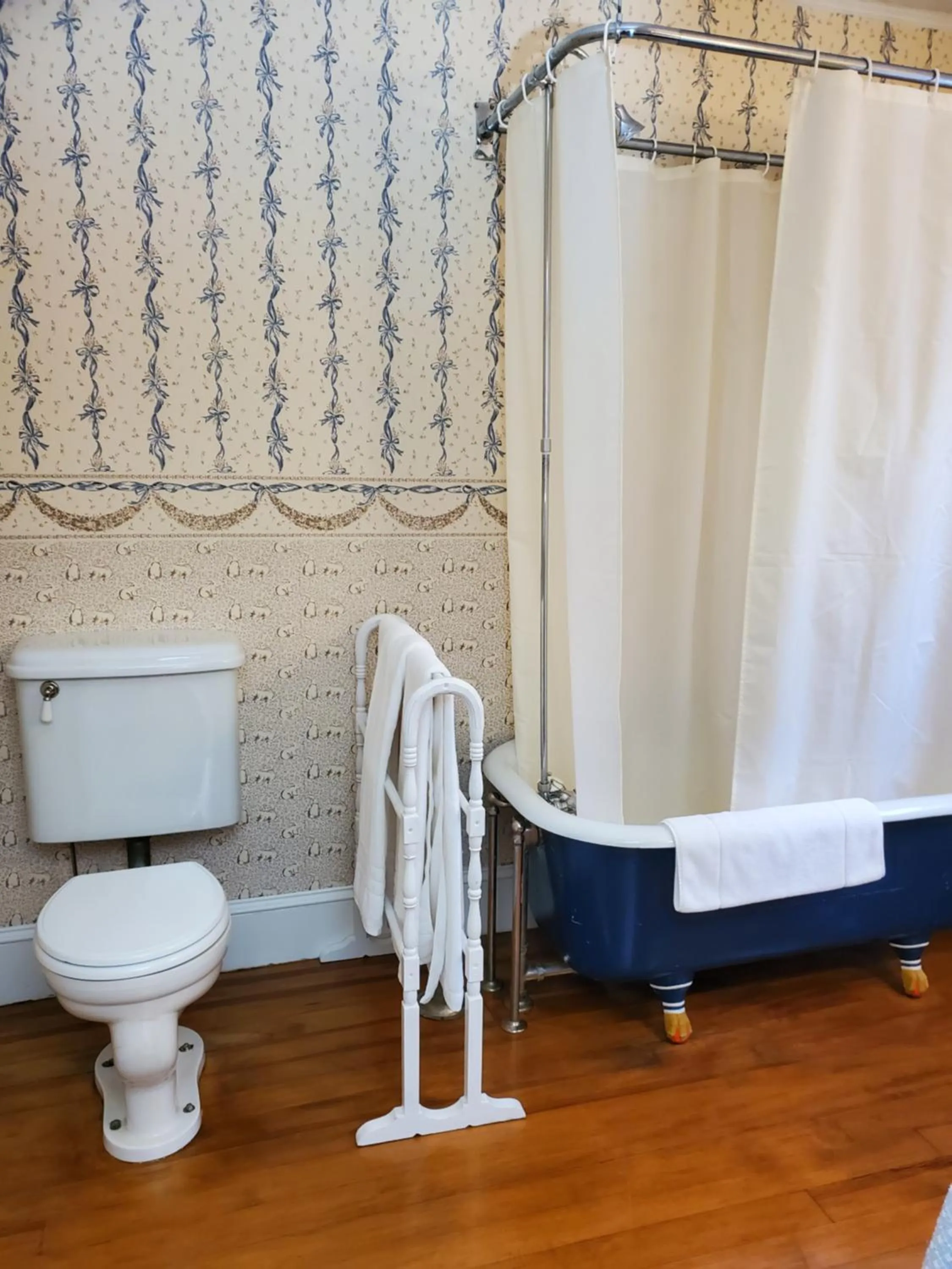 Shower in Harbourside Inn