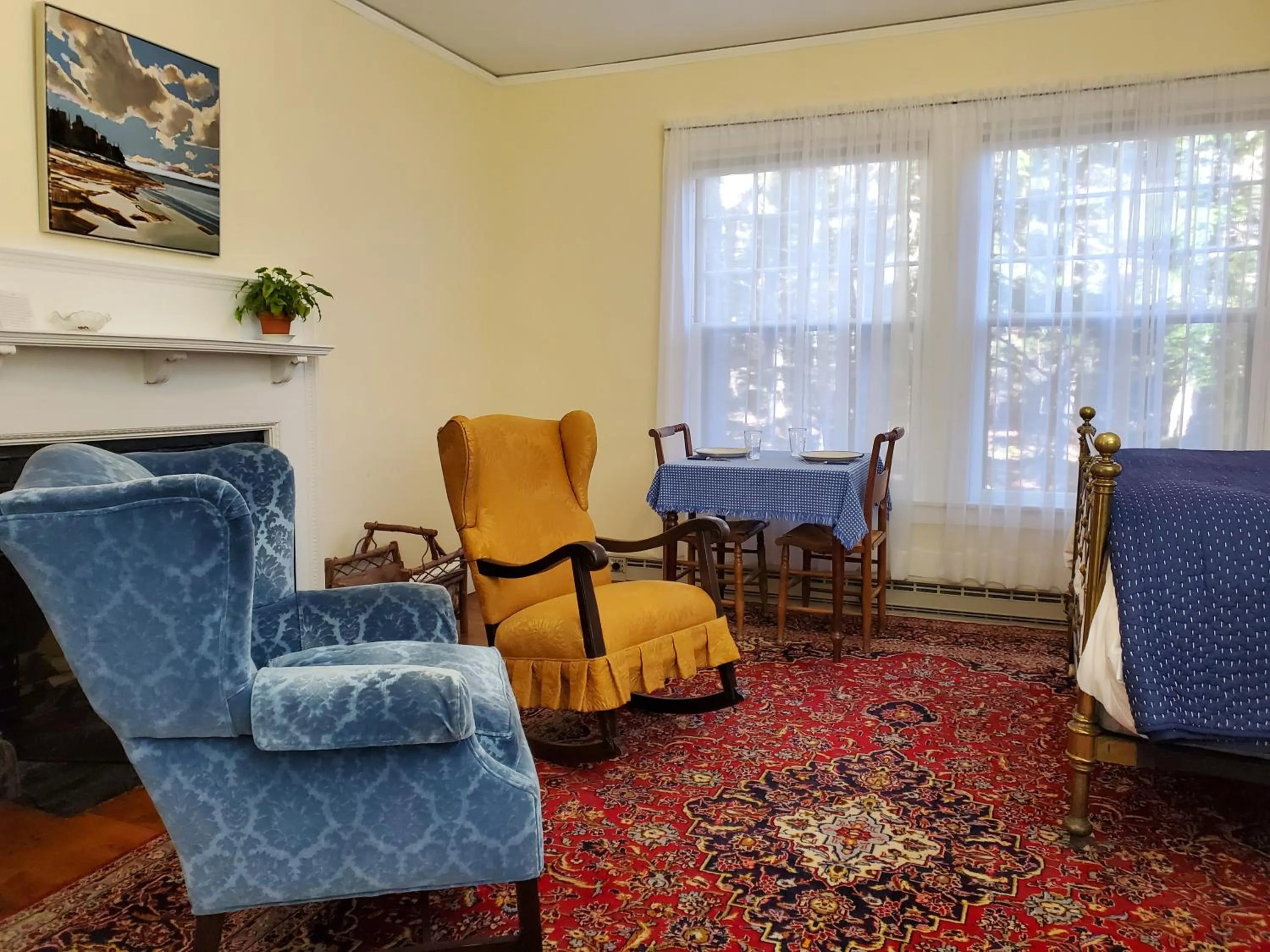 Seating area in Harbourside Inn